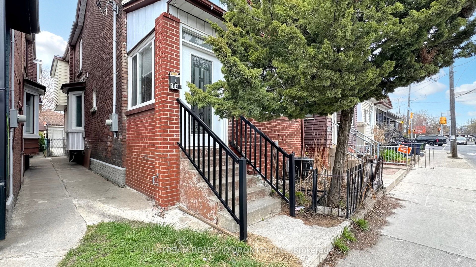 1040 Ossington Avenue Property Photo 1