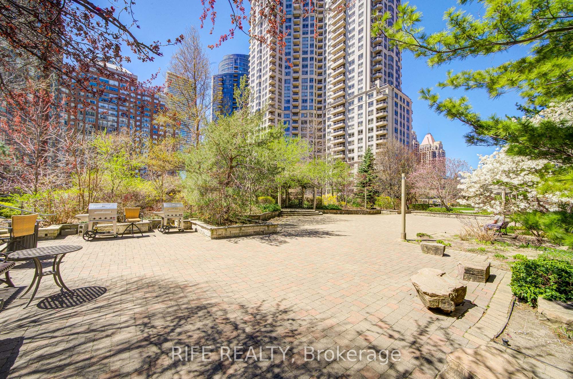 3880 Duke Of York Boulevard Gph10 Property Photo 5