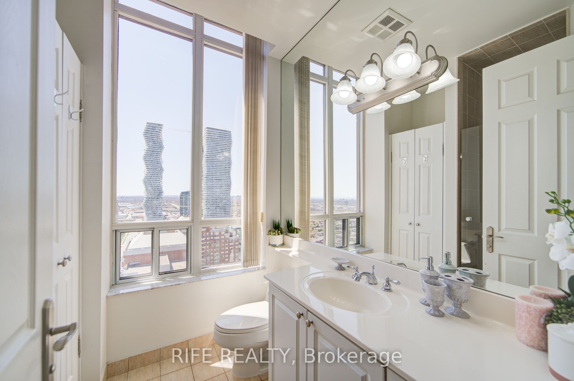 3880 Duke Of York Boulevard Gph10 Property Photo 16