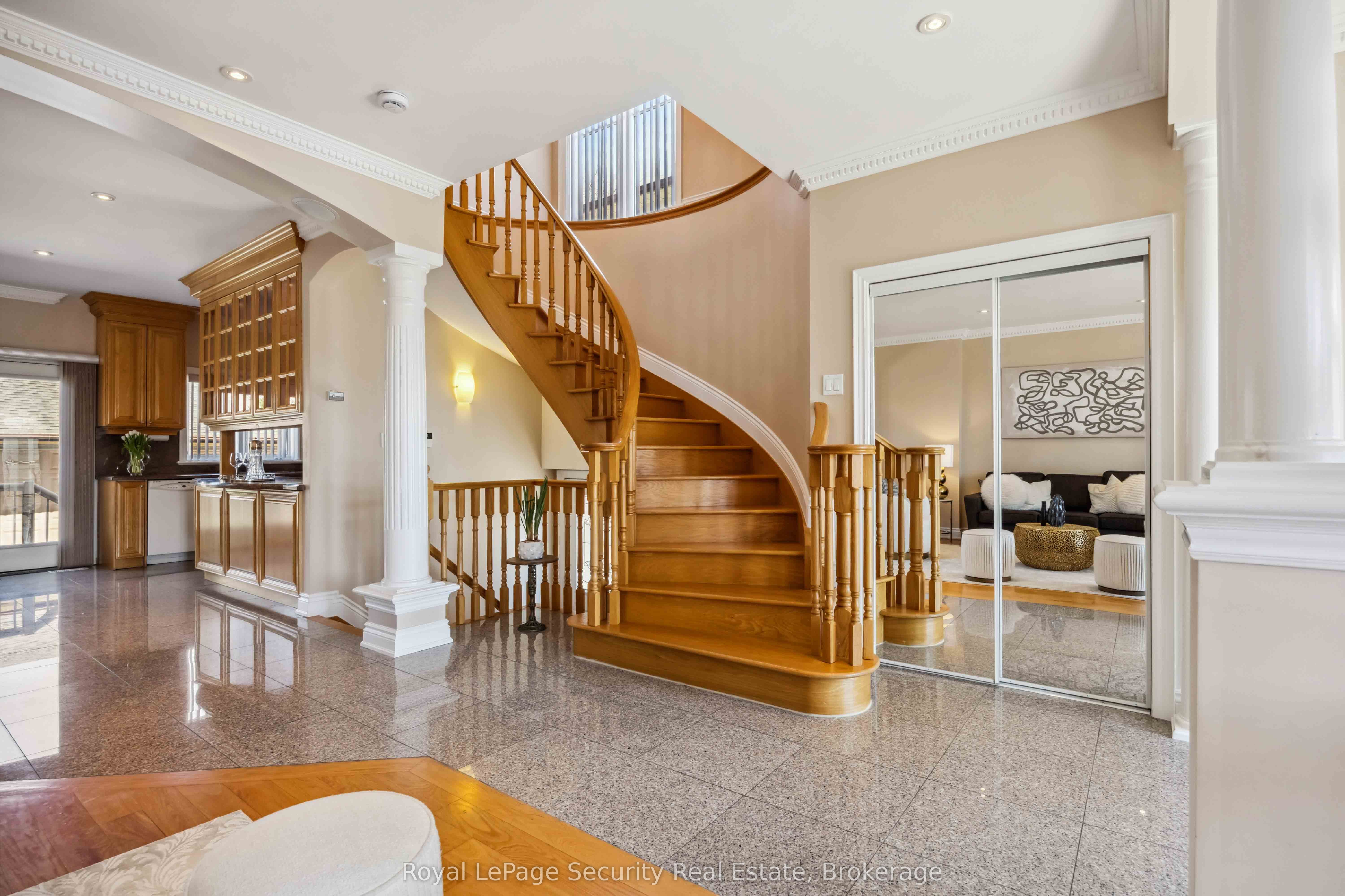 1006 Briar Hill Avenue Property Photo 8