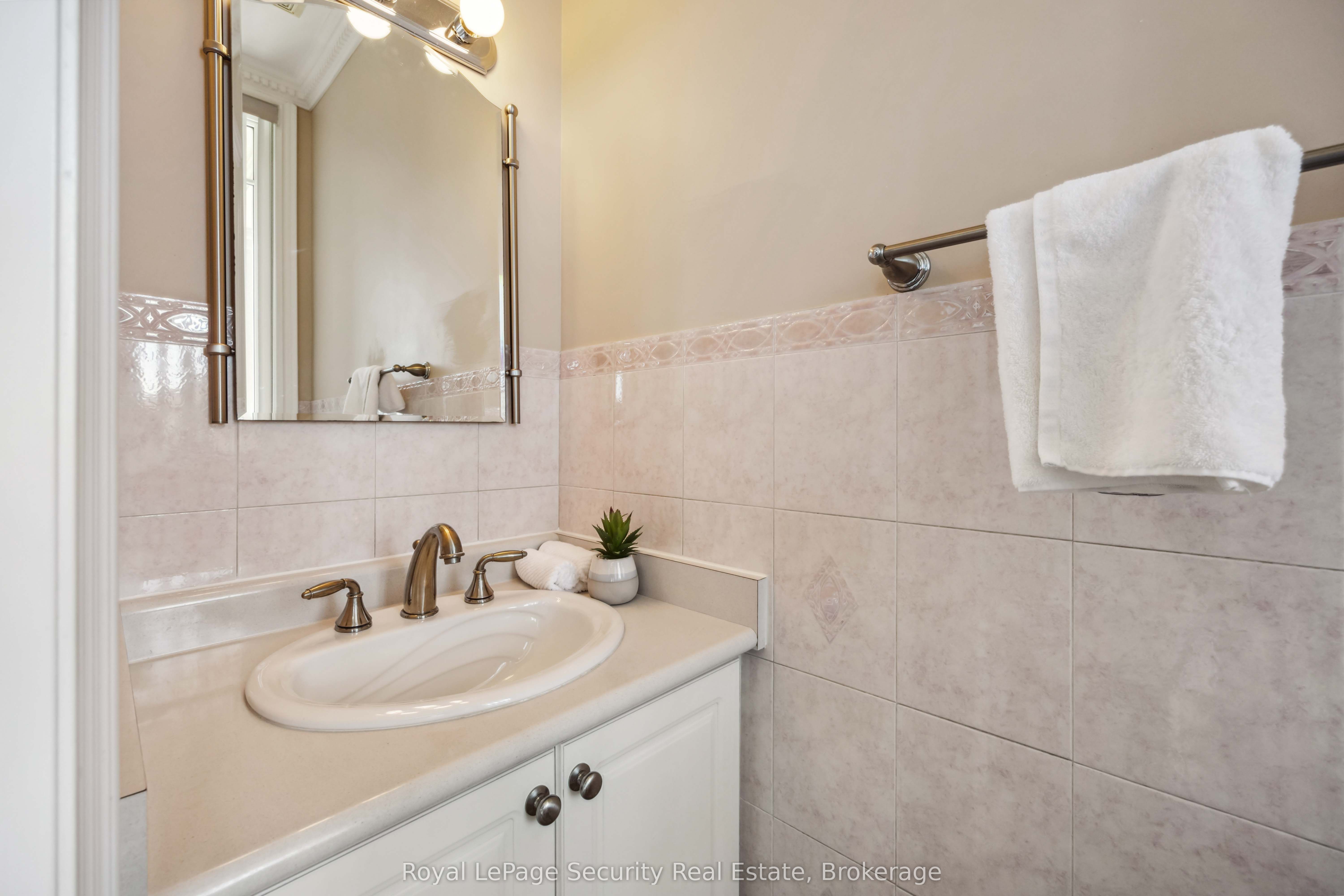 1006 Briar Hill Avenue Property Photo 13