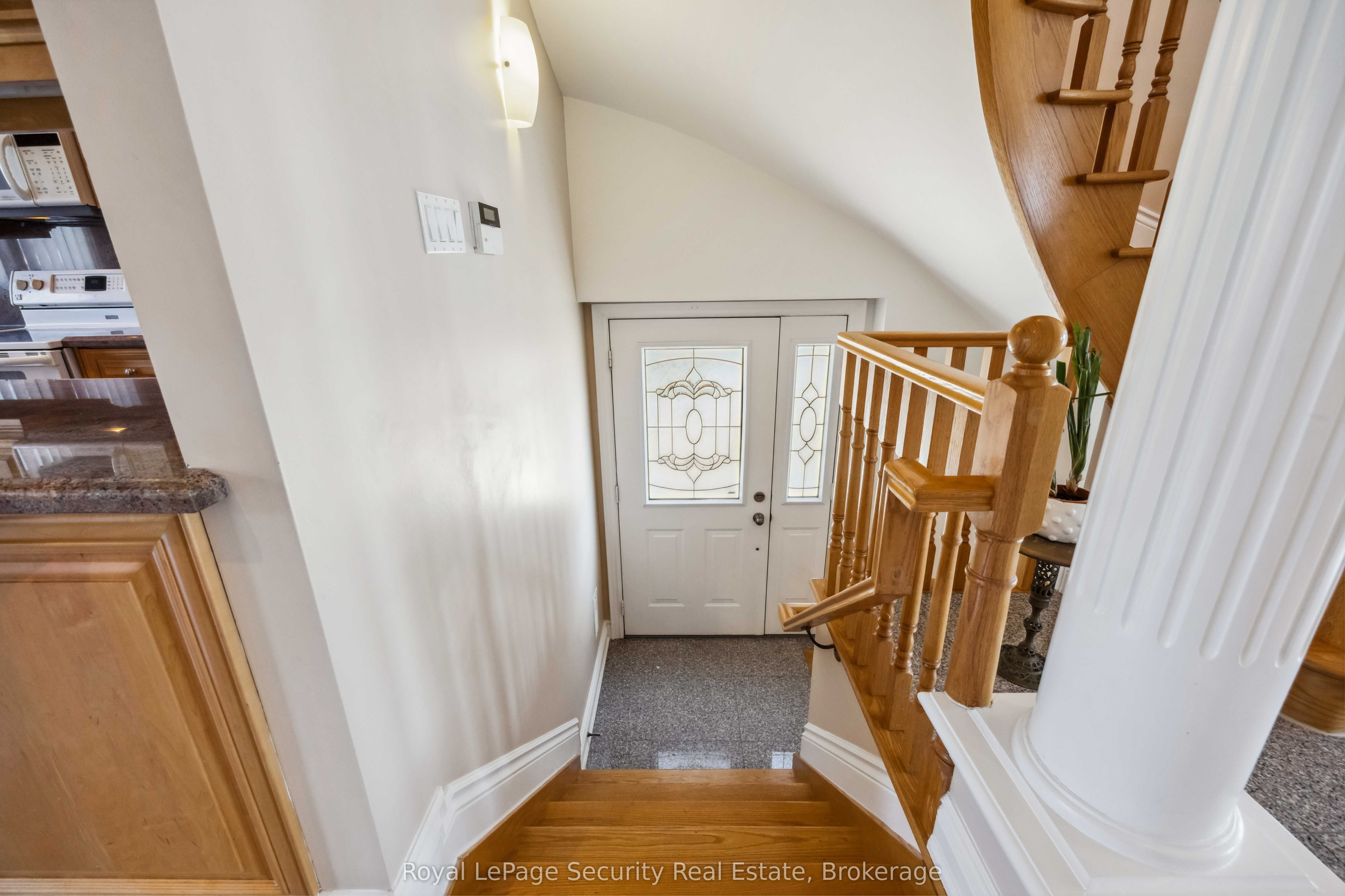 1006 Briar Hill Avenue Property Photo 14