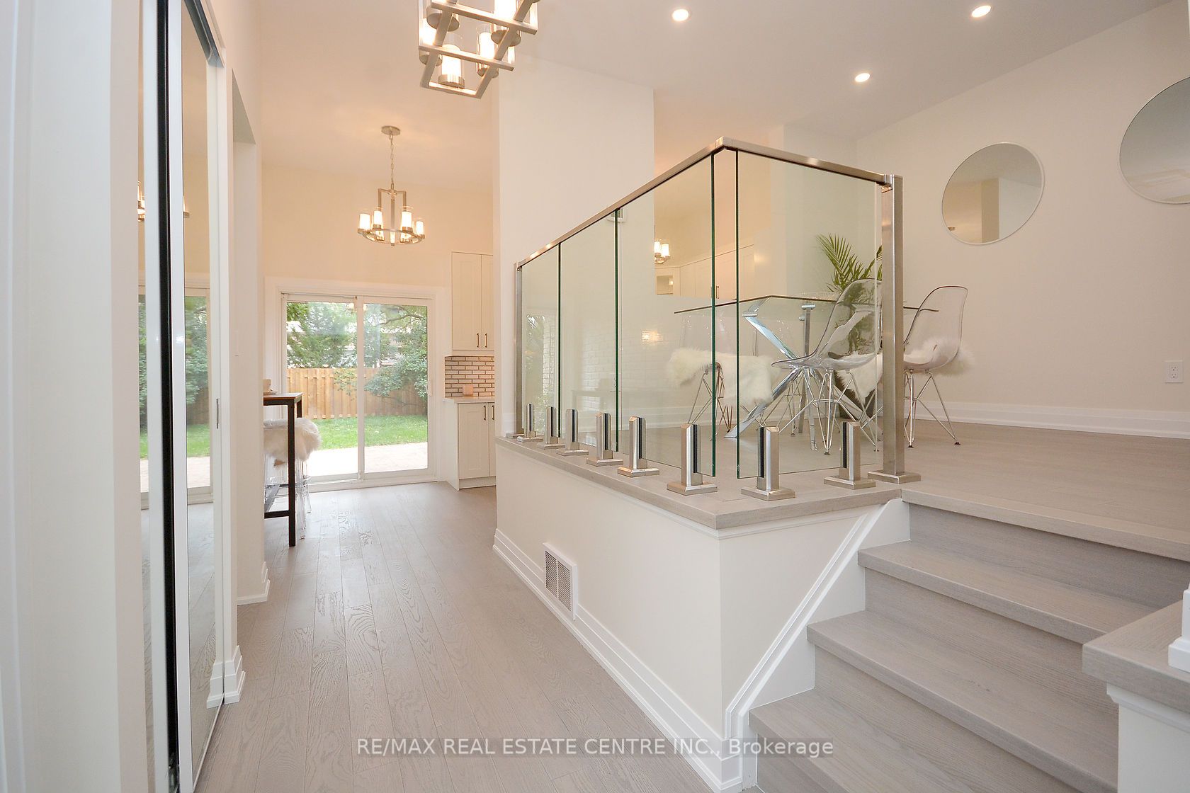 2912 Arvida Circle Property Photo 1