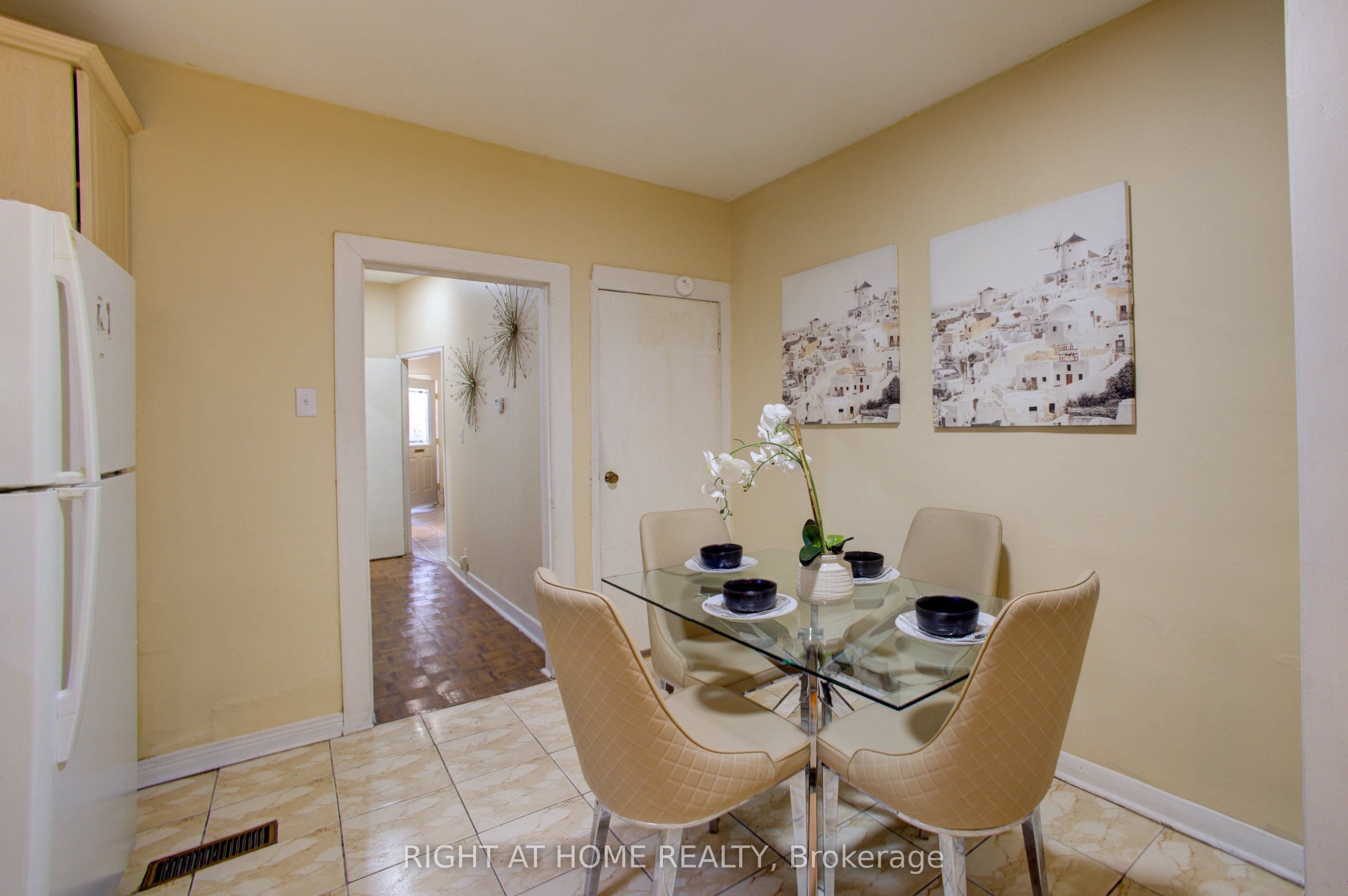 82 E Uxbridge Avenue E Property Photo 11