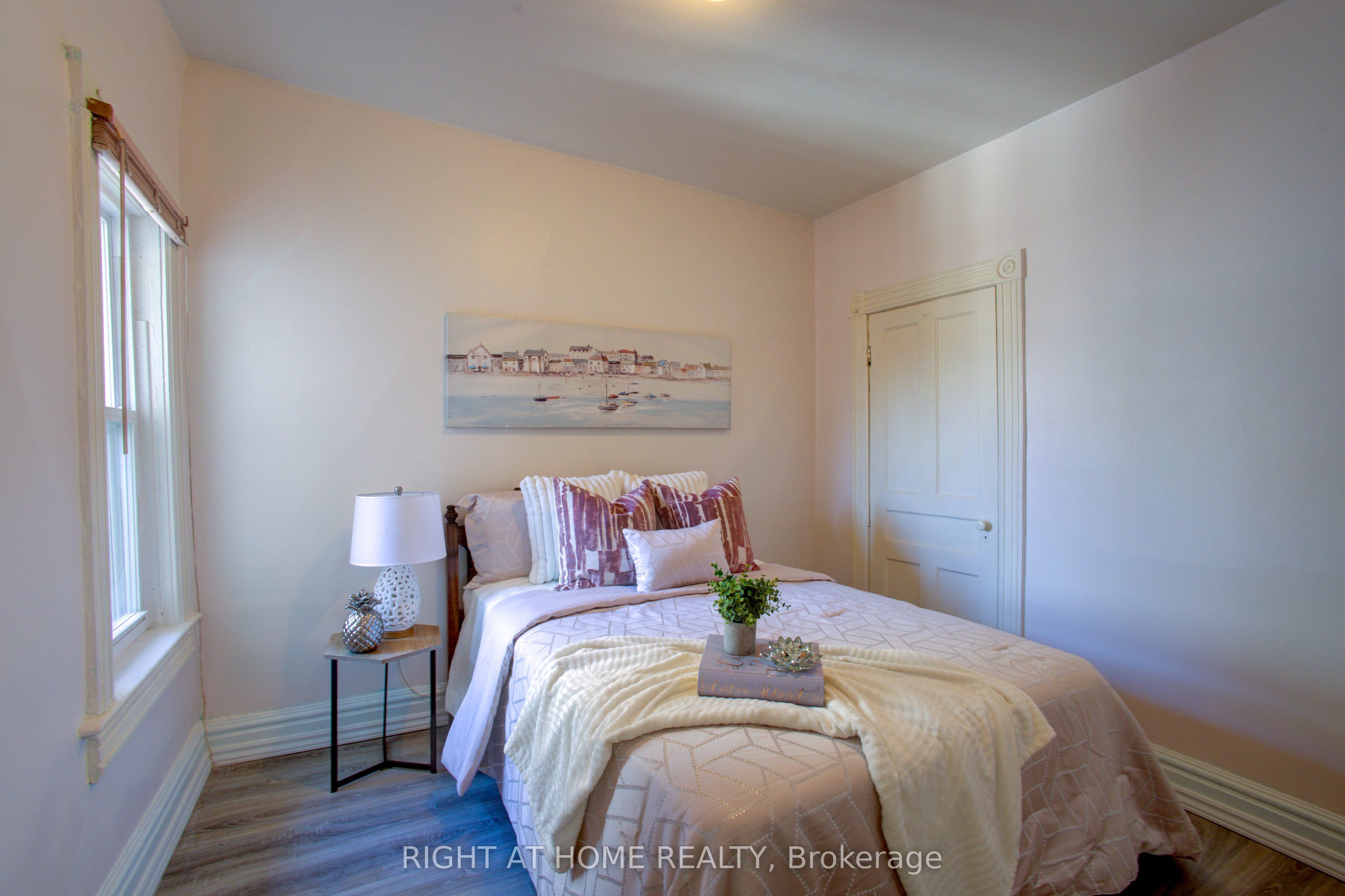 82 E Uxbridge Avenue E Property Photo 16