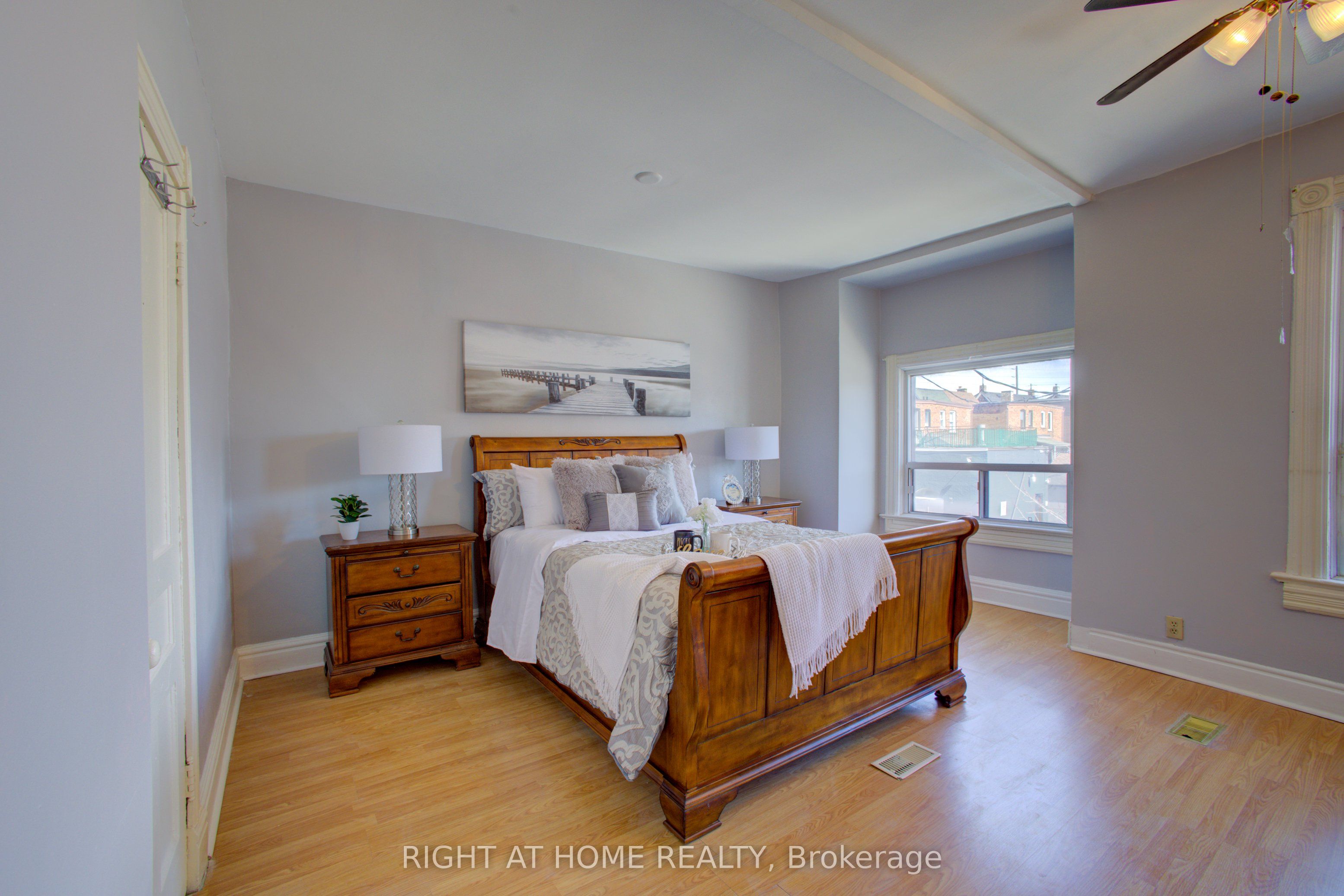 82 E Uxbridge Avenue E Property Photo 18