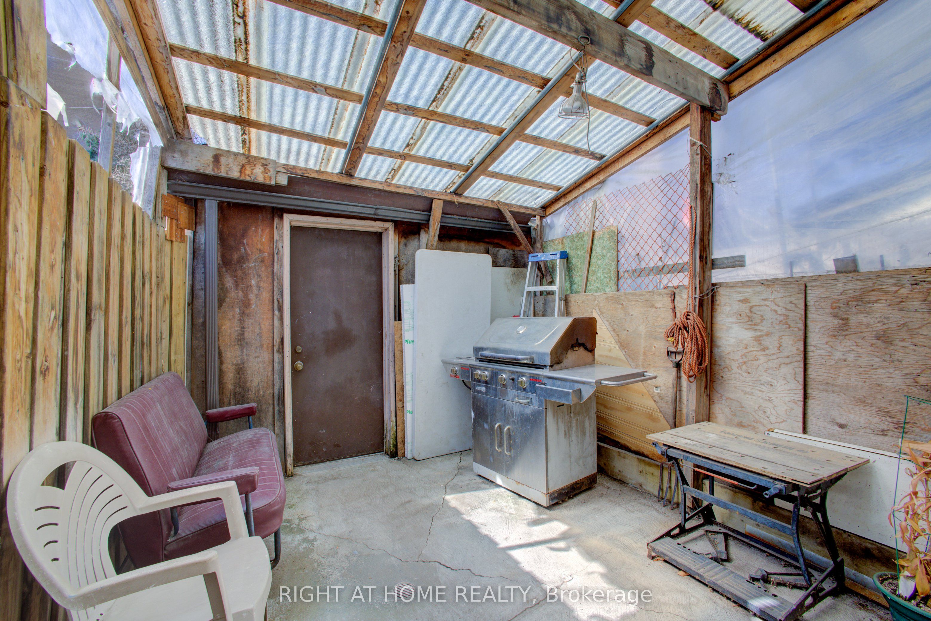 82 E Uxbridge Avenue E Property Photo 25