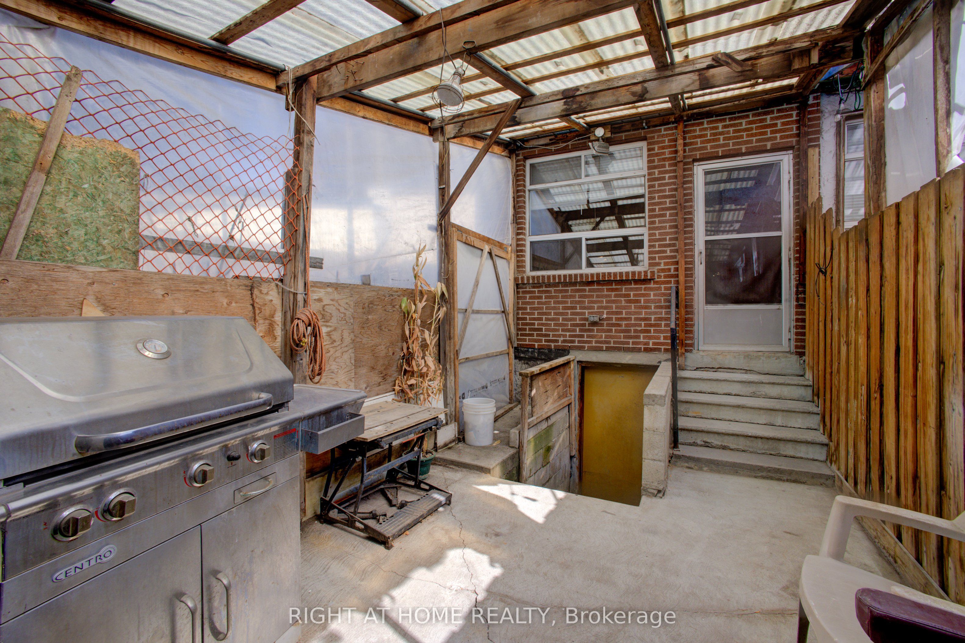 82 E Uxbridge Avenue E Property Photo 26