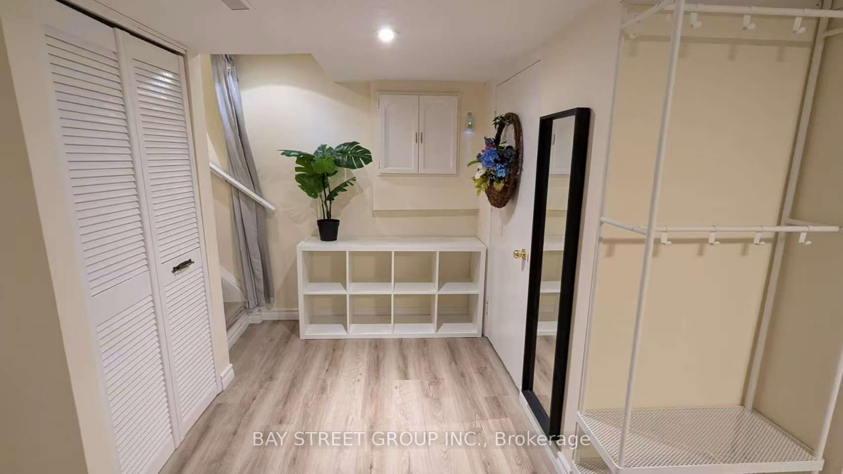 141 Surbray Grove Bsmt Property Photo 4