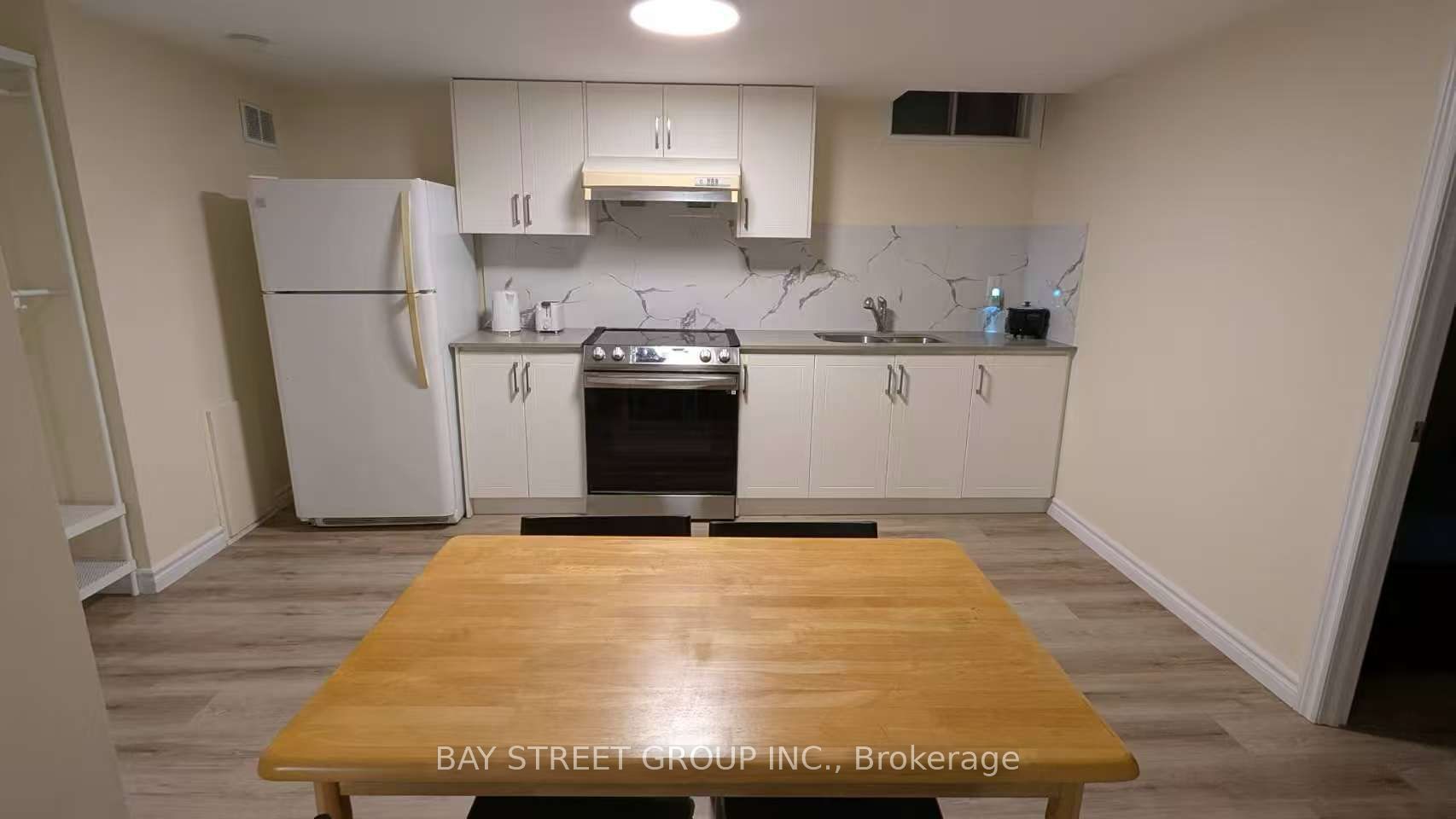 141 Surbray Grove Bsmt Property Photo 7