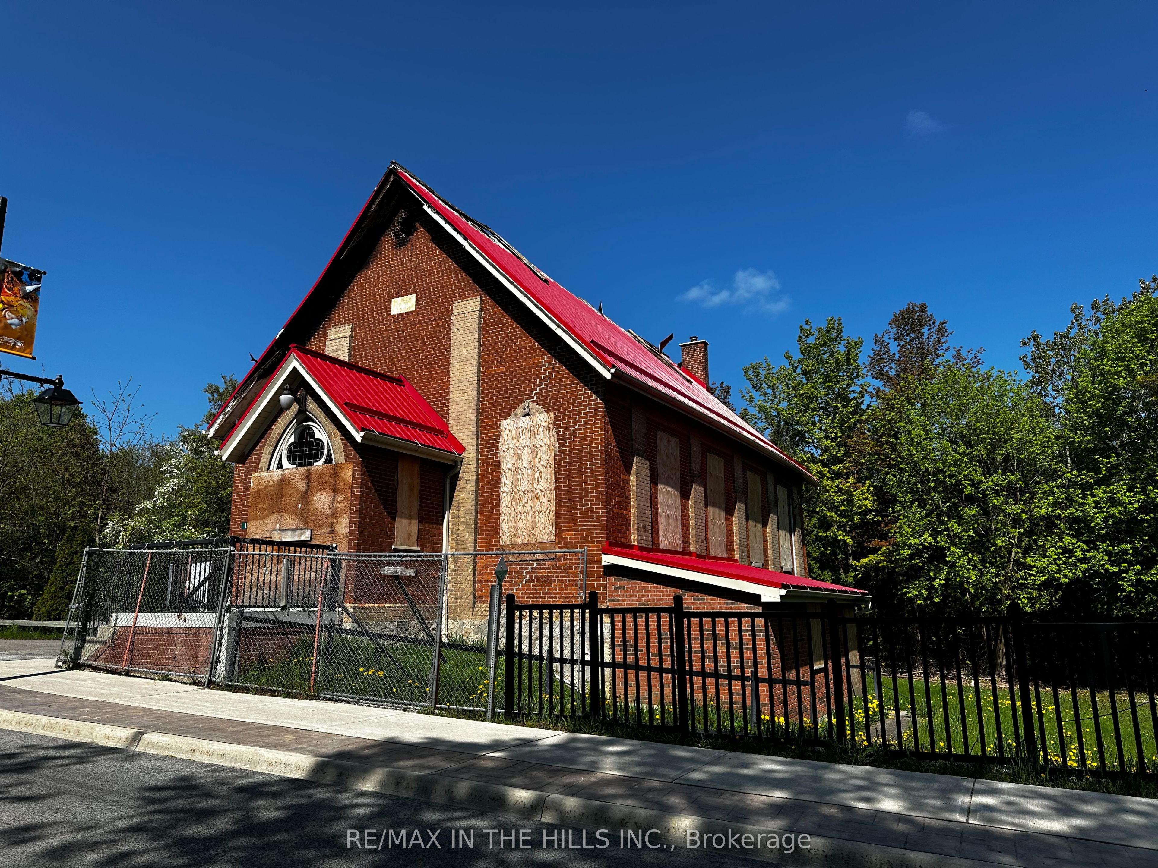 1532 Queen Street Property Photo 1