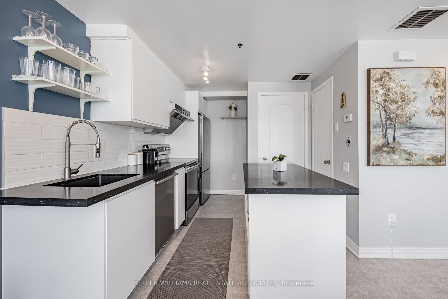 760 Lawrence Avenue W 15 Property Photo 11