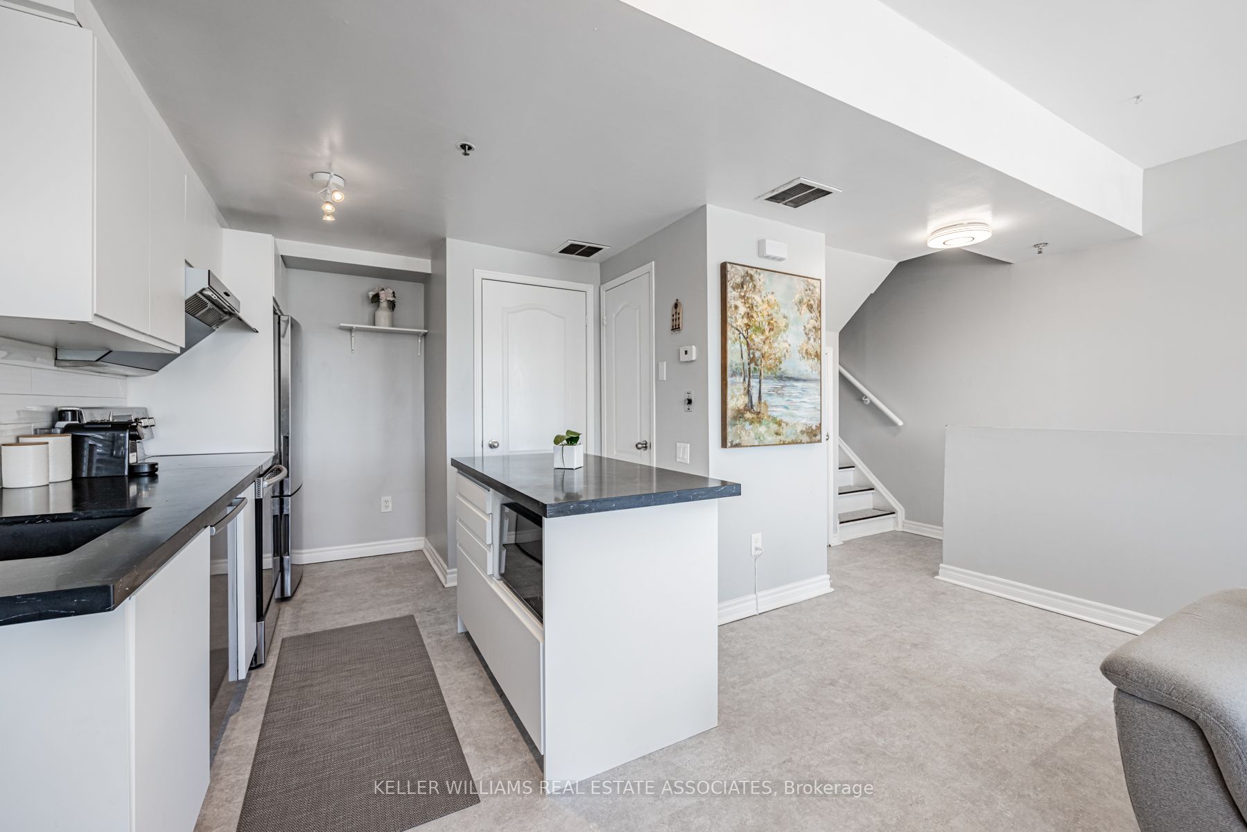 760 Lawrence Avenue W 15 Property Photo 12