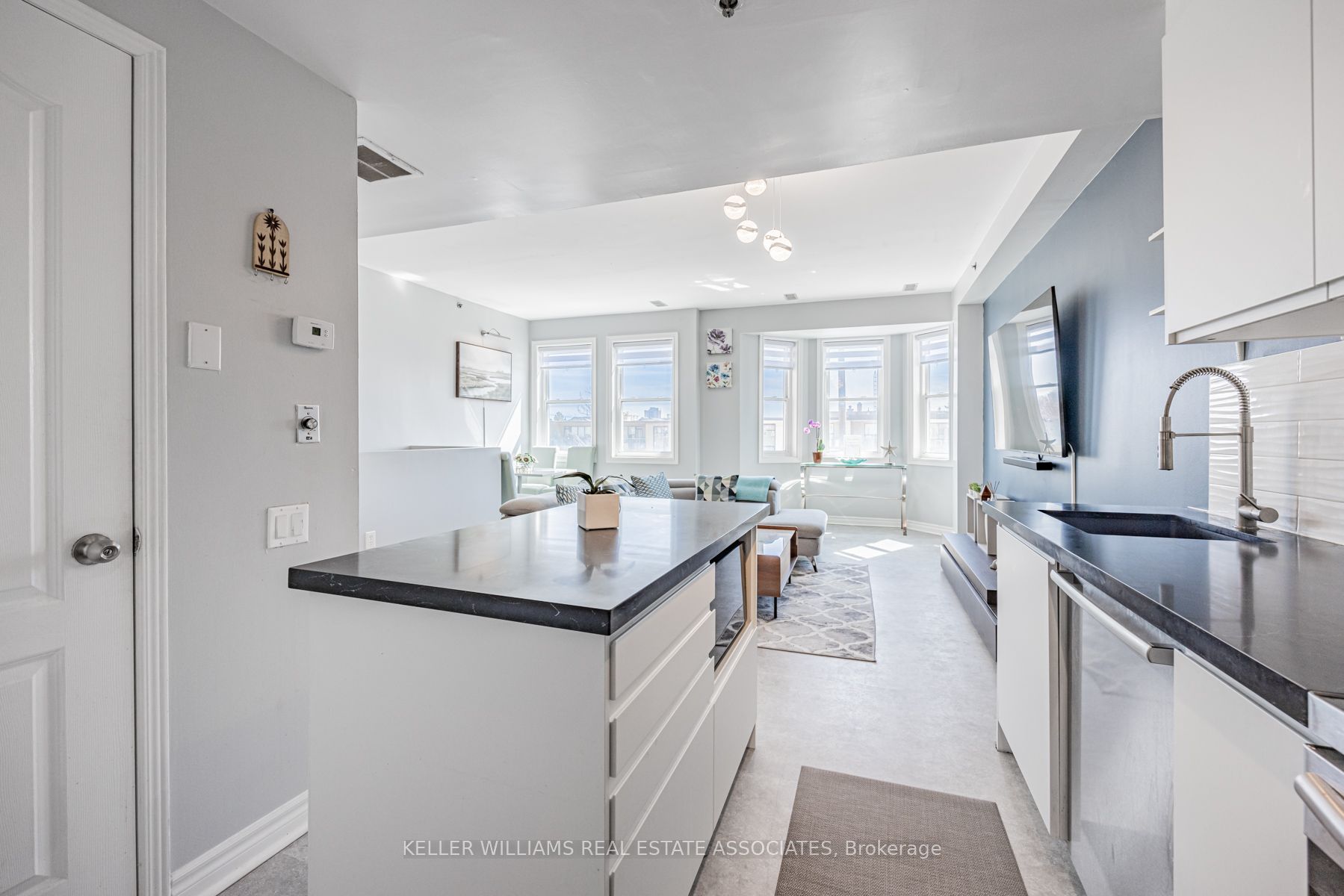 760 Lawrence Avenue W 15 Property Photo 13