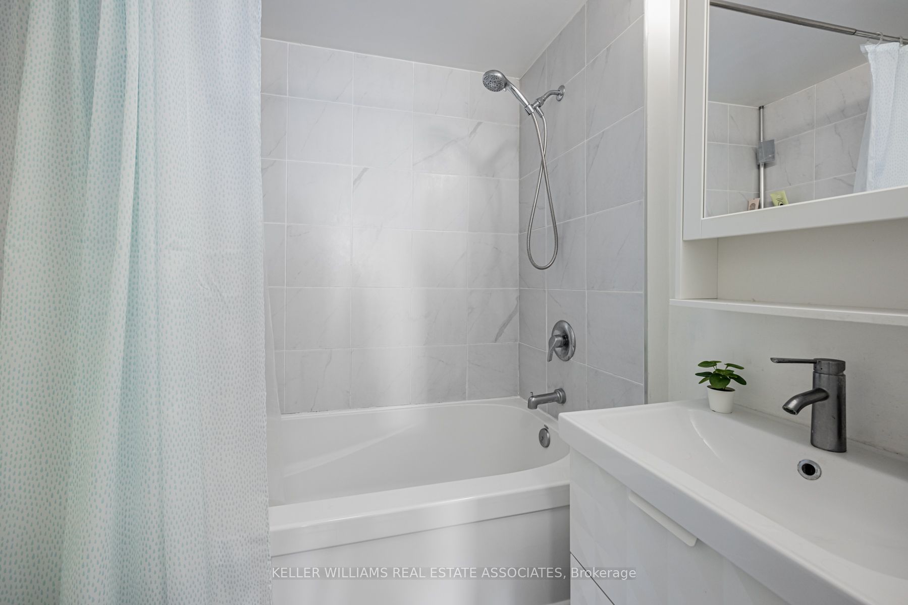 760 Lawrence Avenue W 15 Property Photo 18