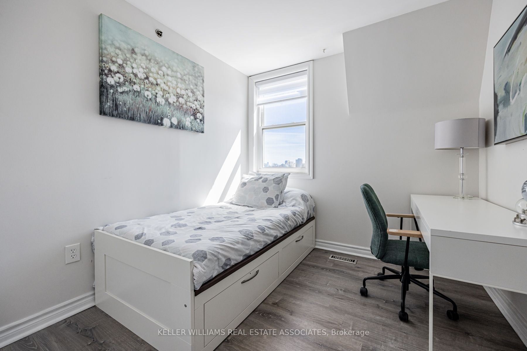 760 Lawrence Avenue W 15 Property Photo 19