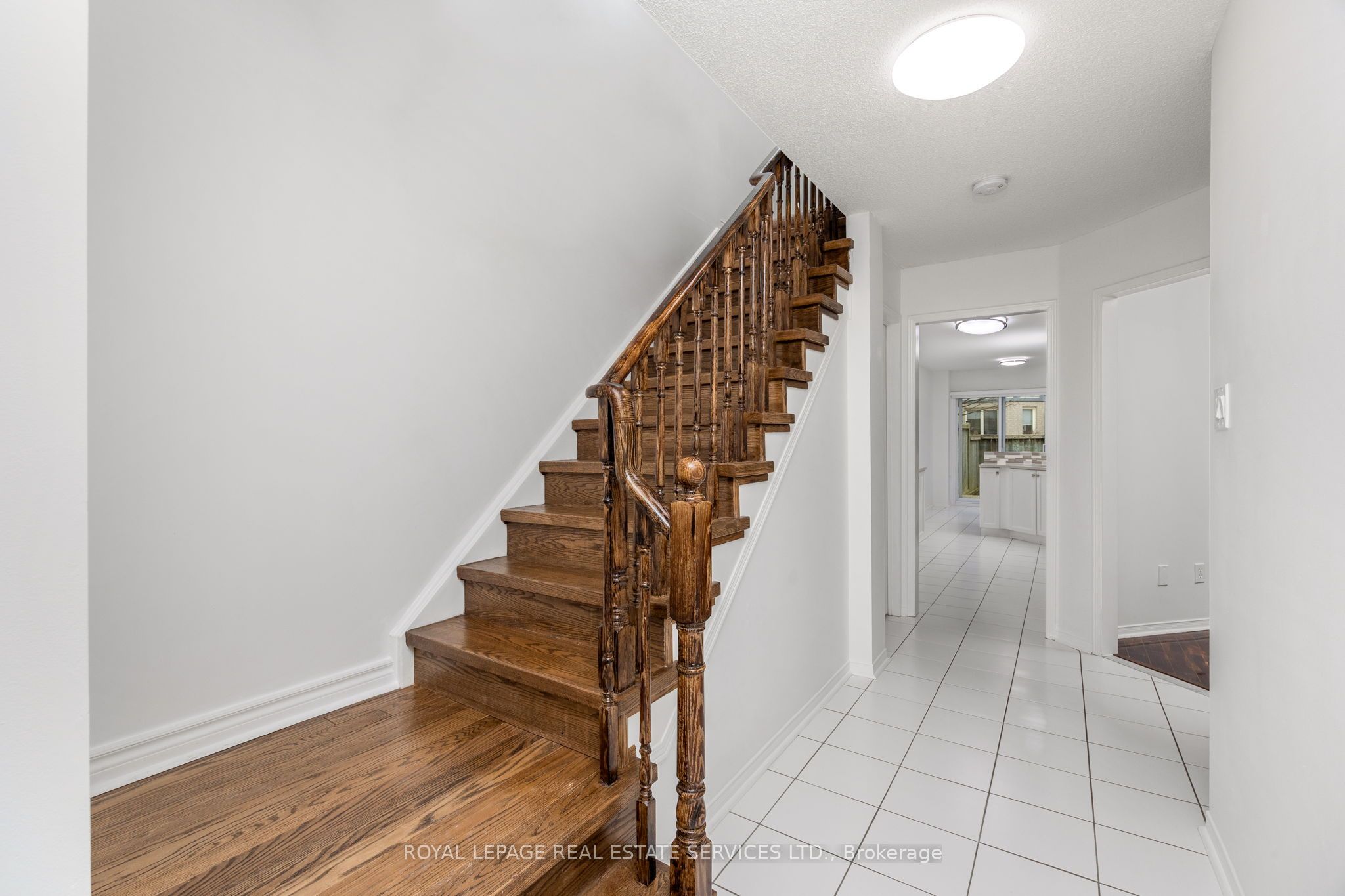 1141 Westview Ter Property Photo 6