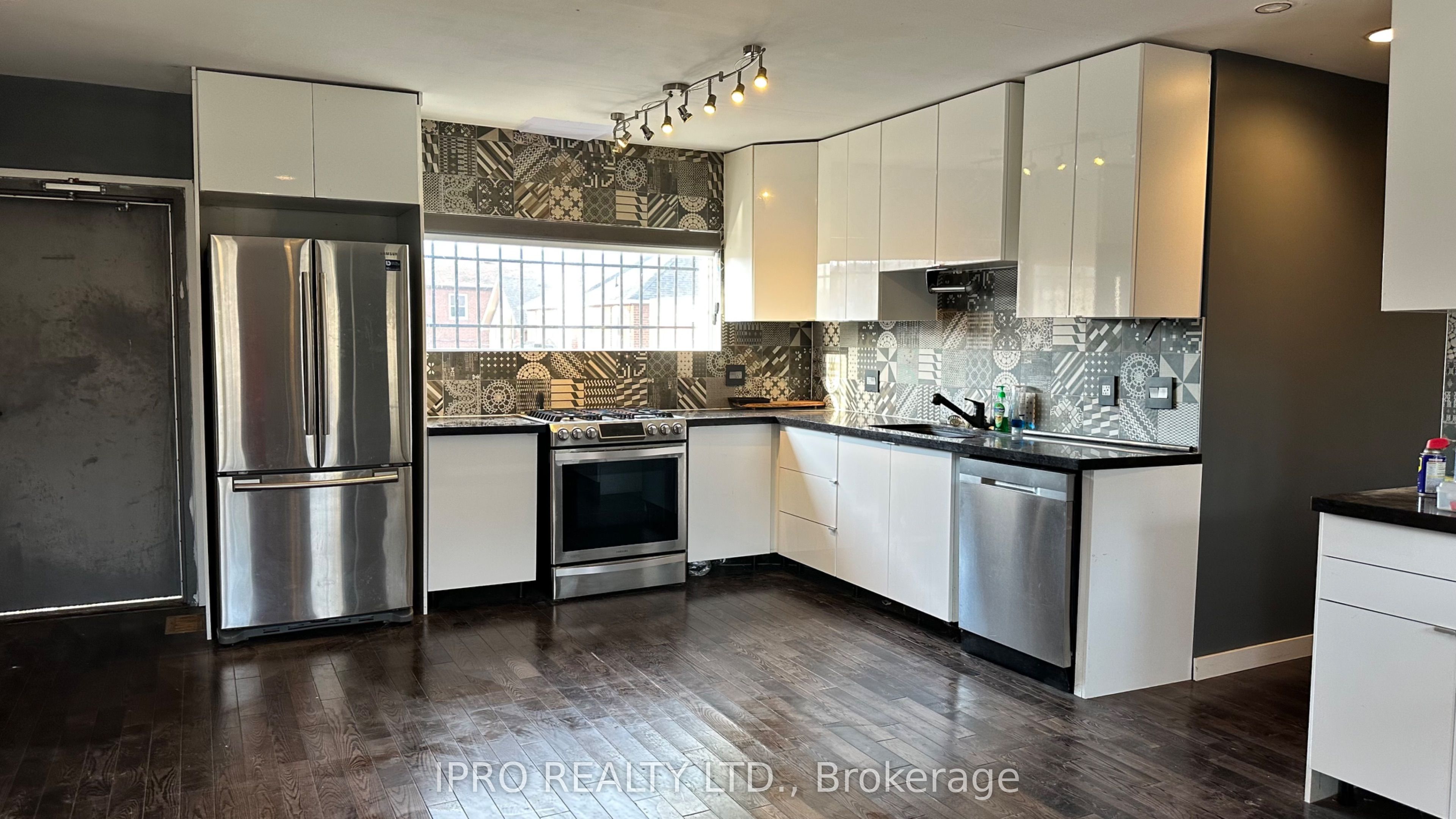 3140 Lake Shore Boulevard W Property Photo 3