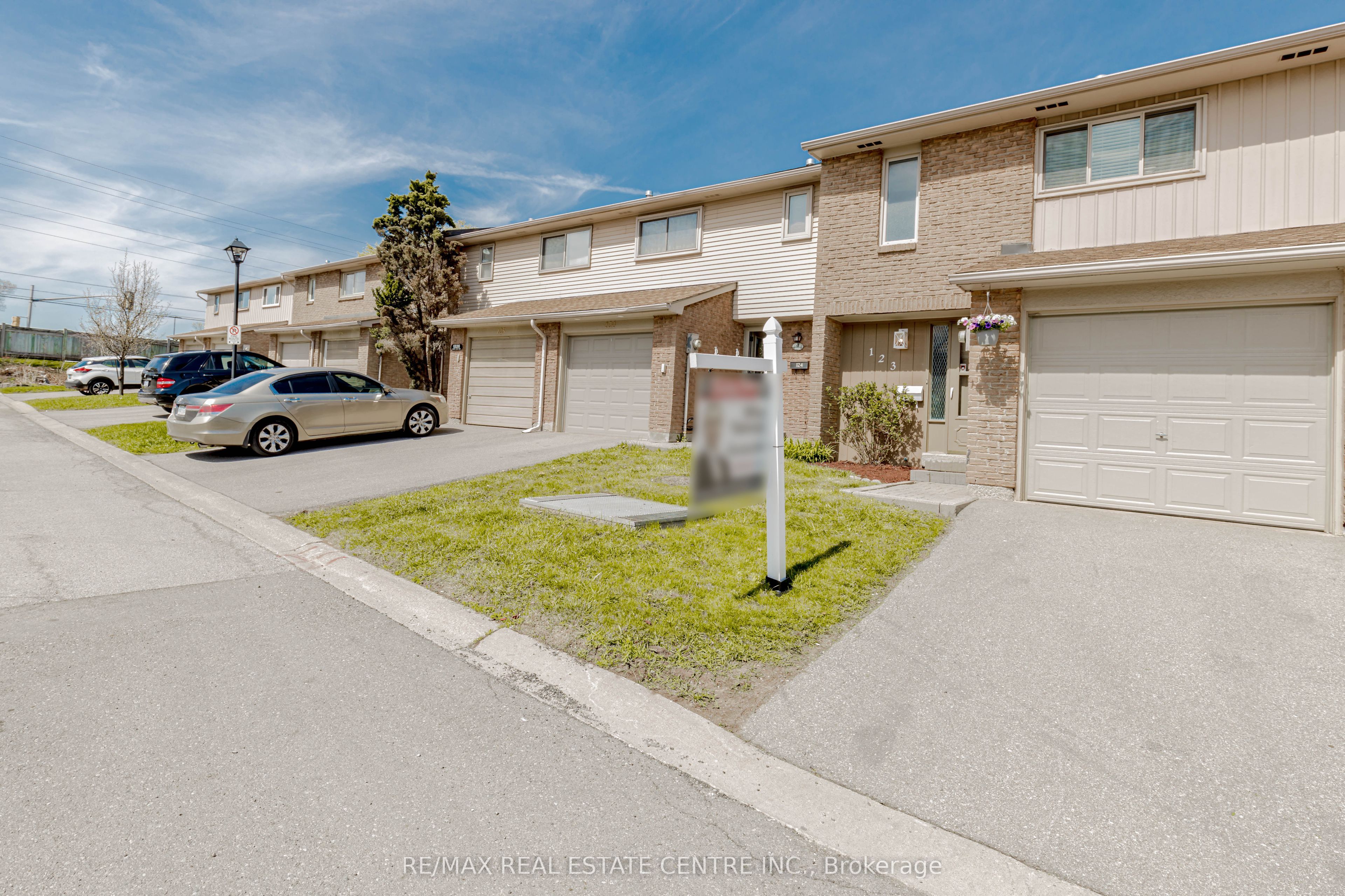 #123 - 1526 Lancaster Drive Property Photo 2