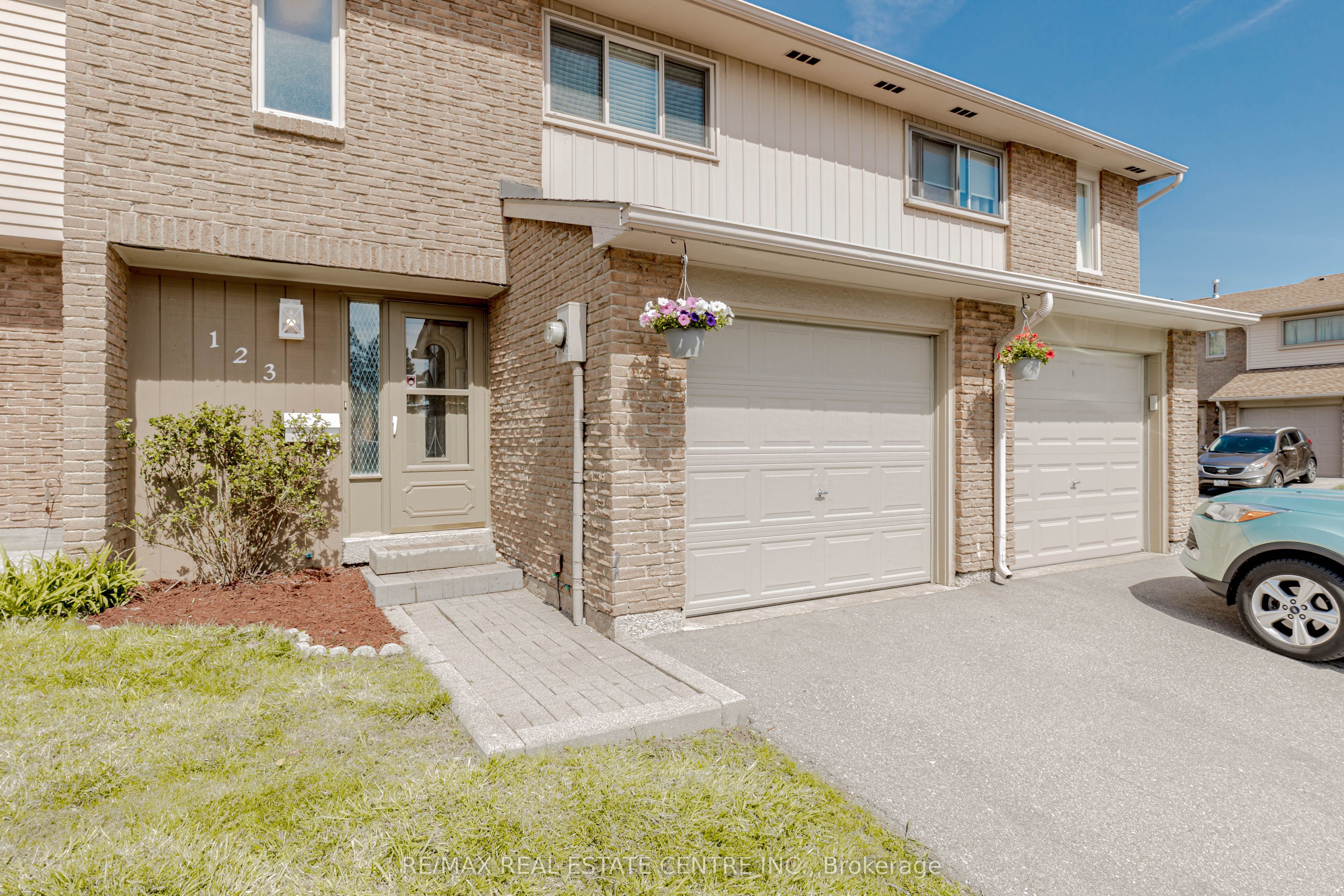 #123 - 1526 Lancaster Drive Property Photo 3