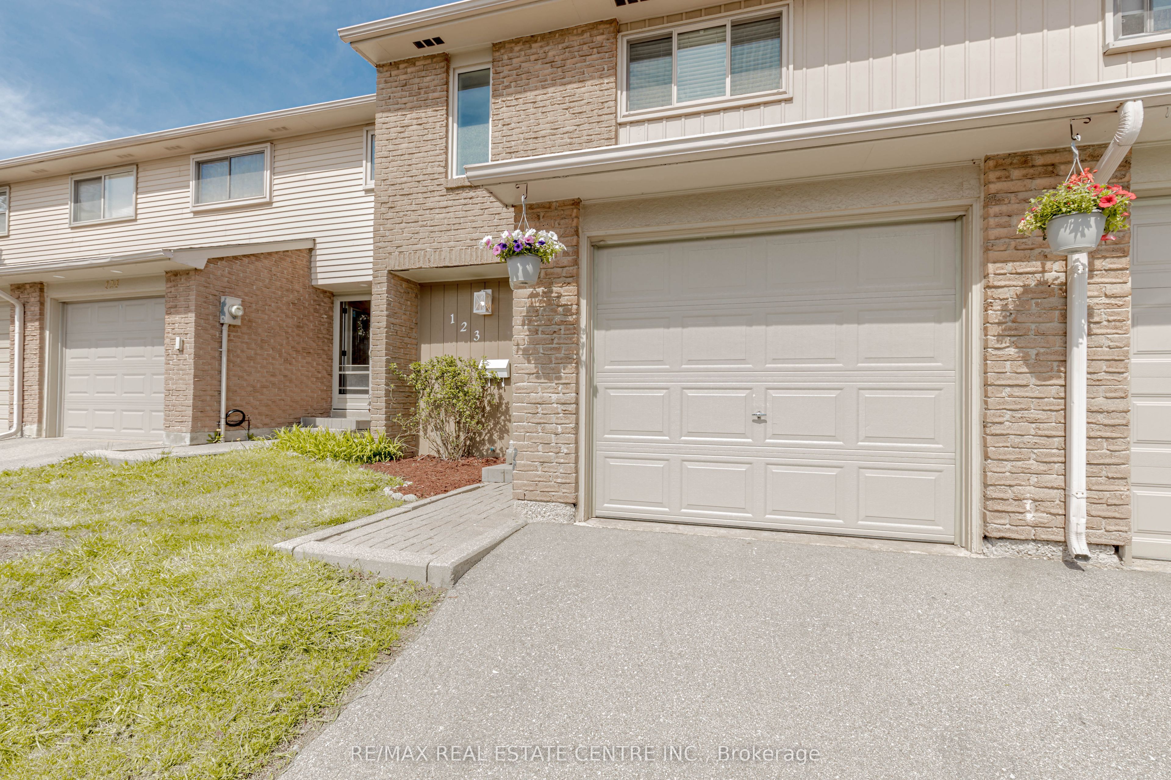 #123 - 1526 Lancaster Drive Property Photo 4