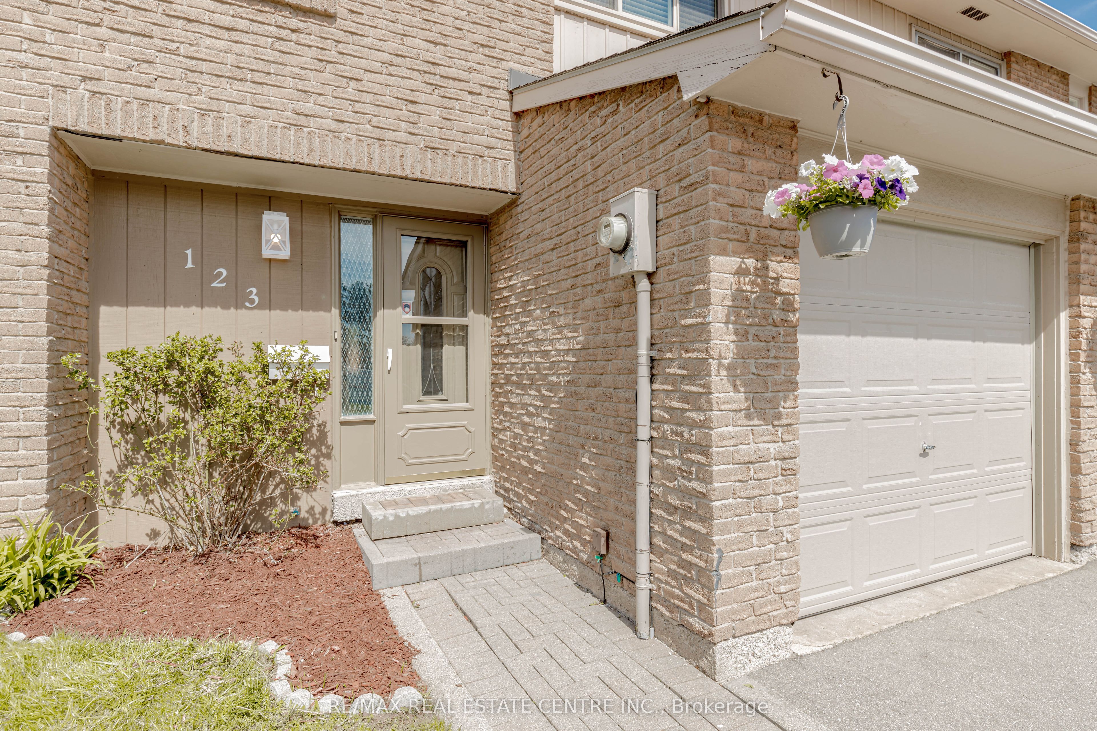 #123 - 1526 Lancaster Drive Property Photo 5