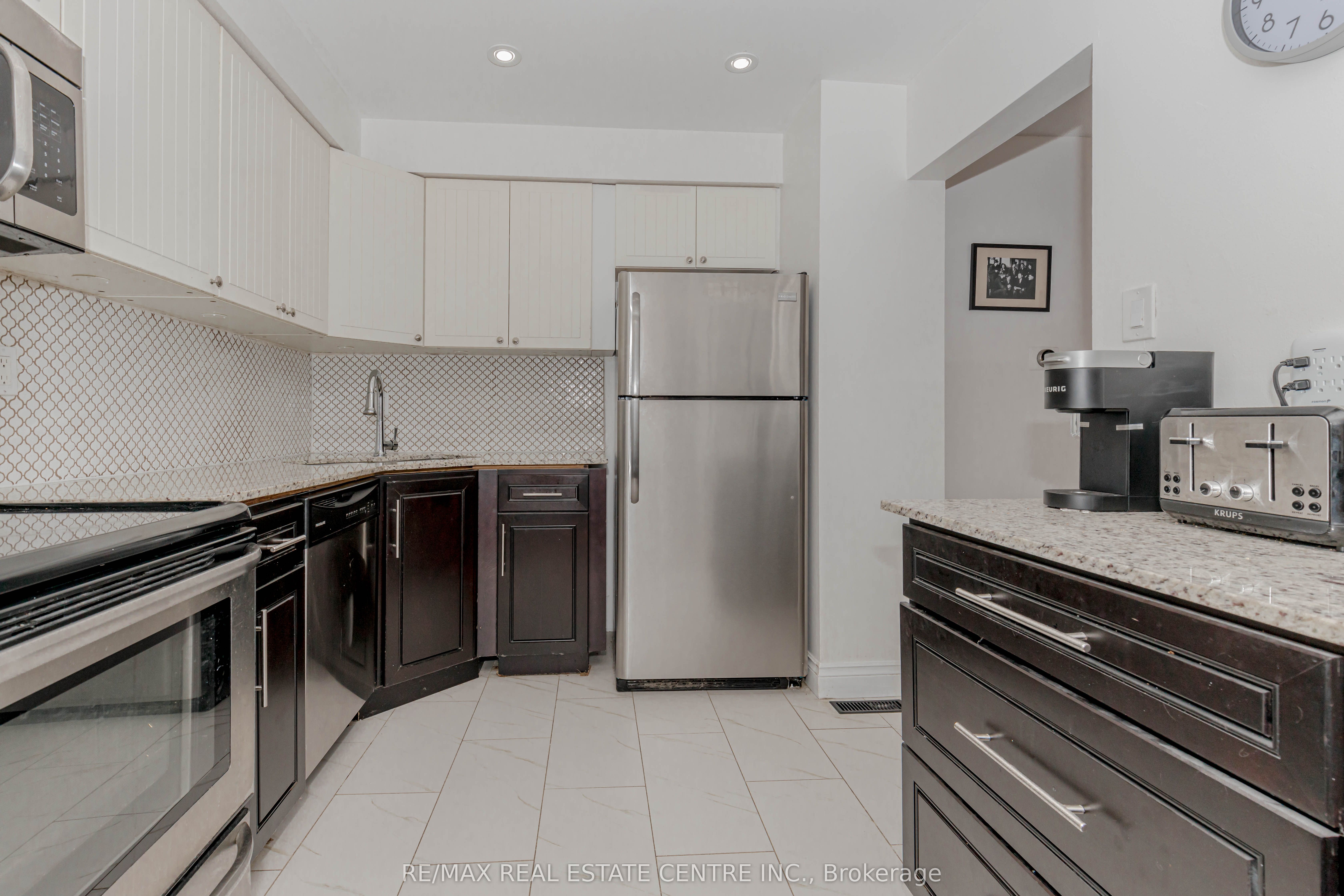 #123 - 1526 Lancaster Drive Property Photo 17