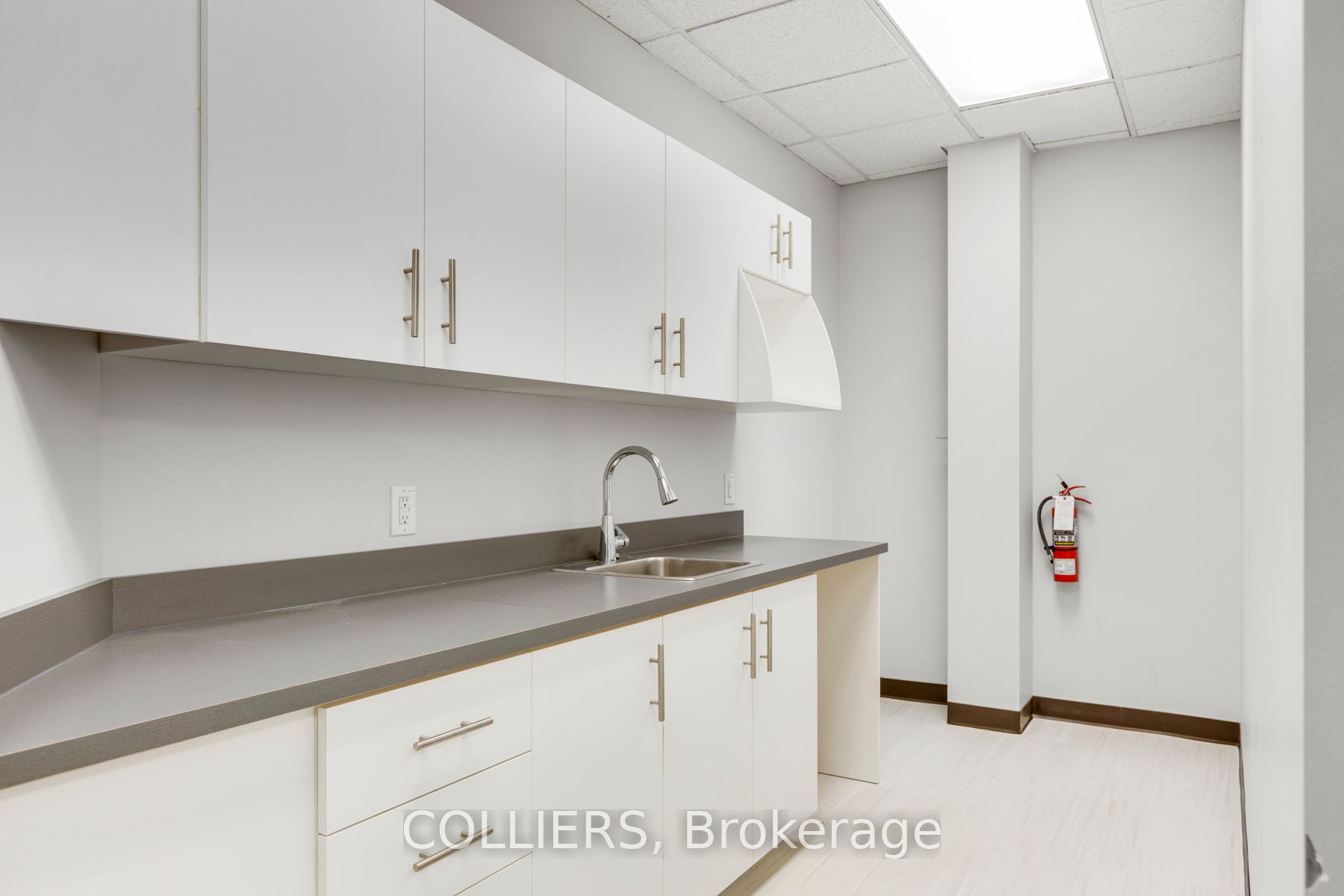 #304 - 5515 North Service Road Property Photo 1