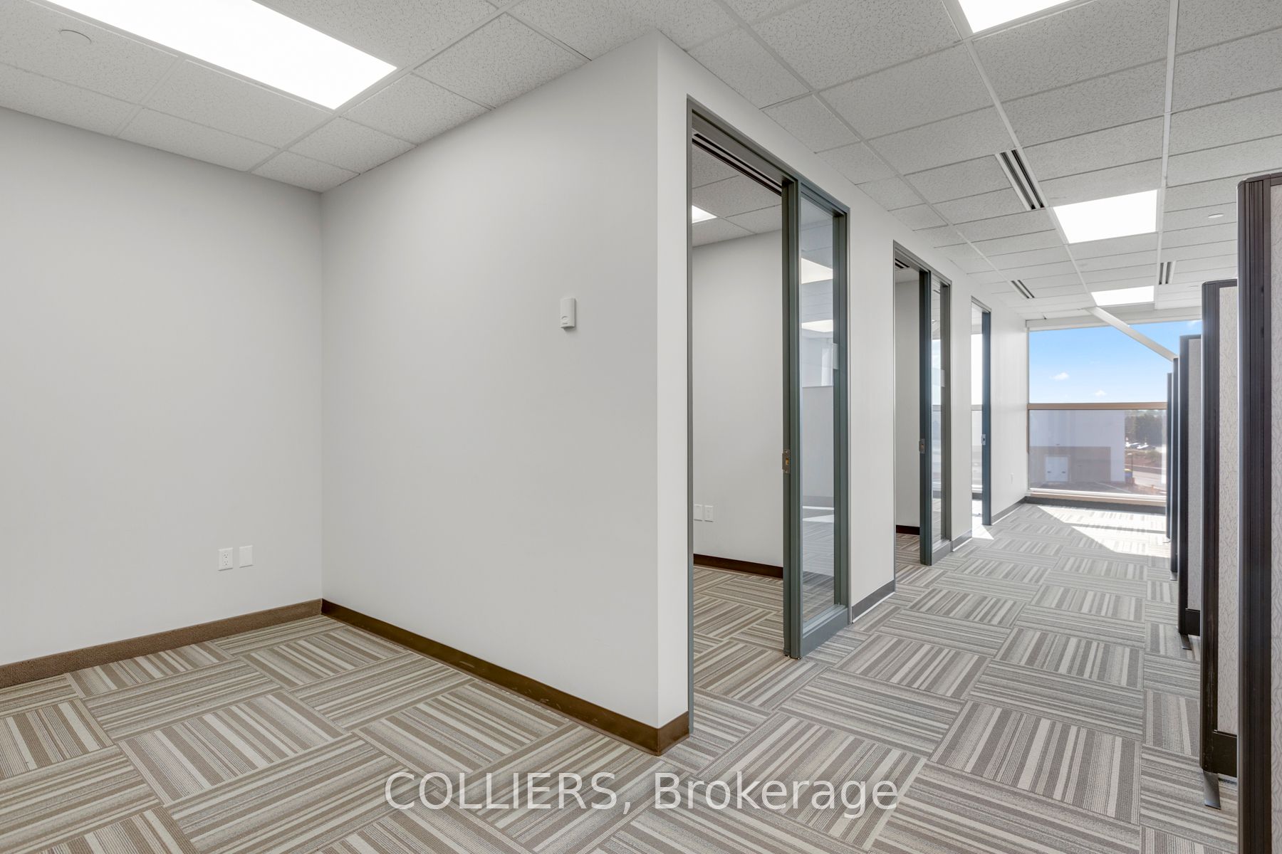 #304 - 5515 North Service Road Property Photo 3