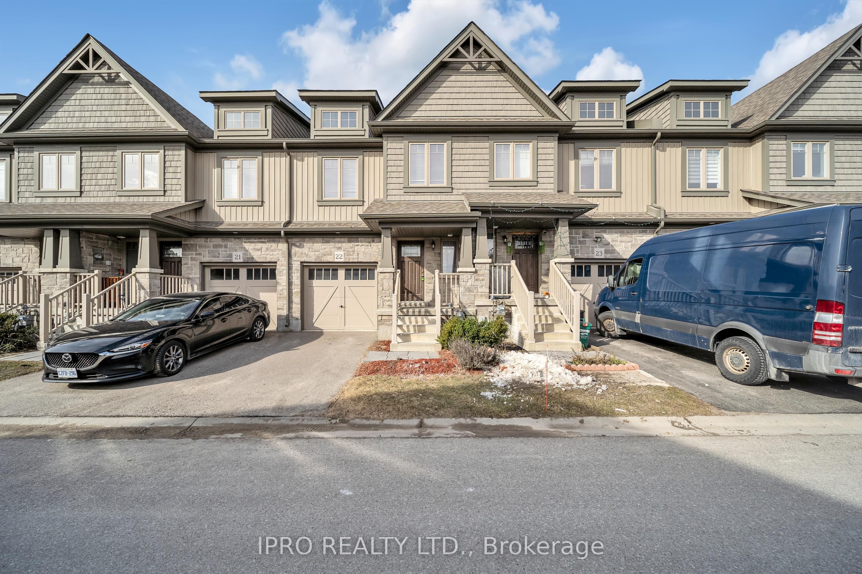 124 Parkinson Cres Property Photo 2