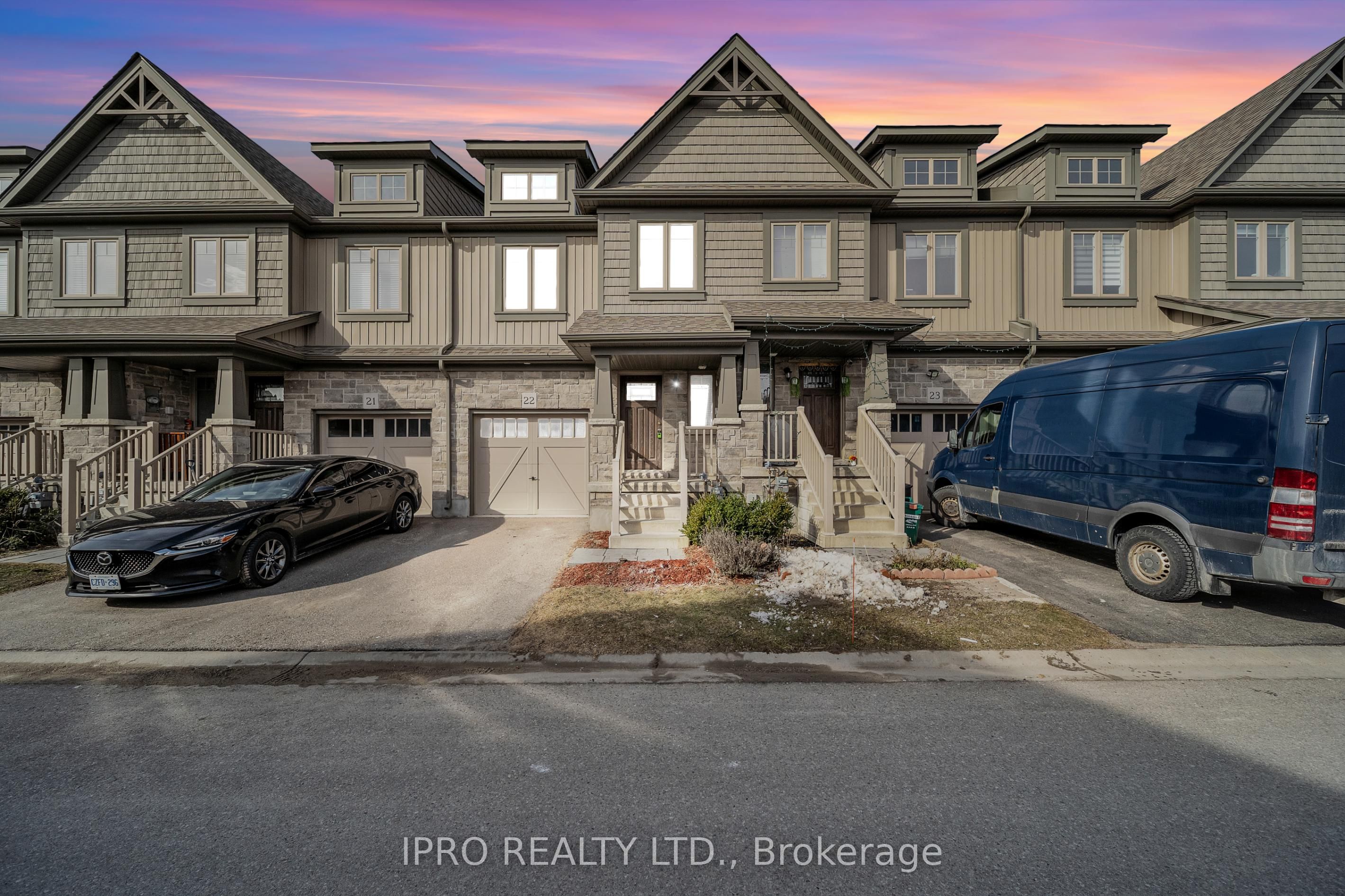 124 Parkinson Cres Property Photo 3