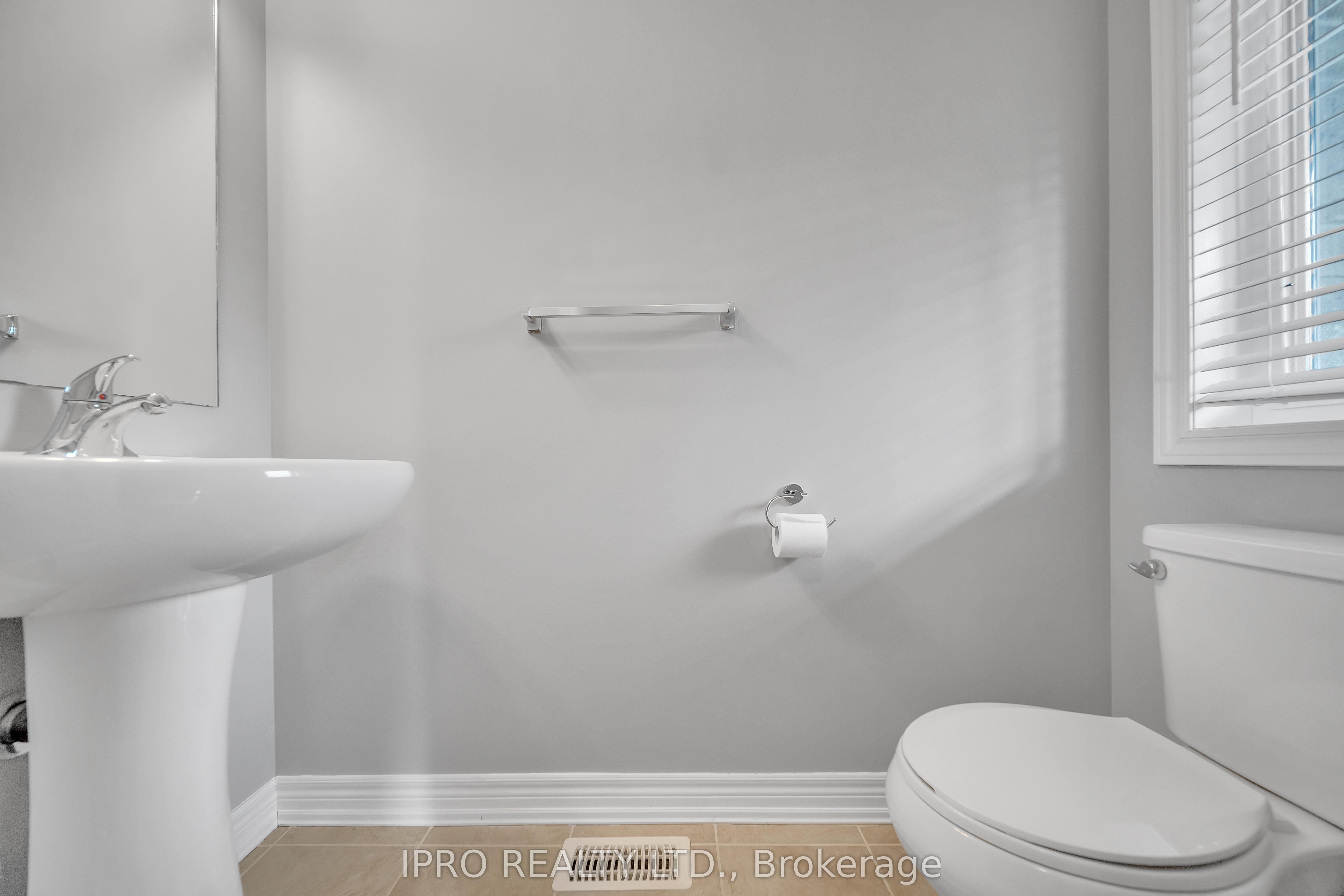 124 Parkinson Cres Property Photo 8
