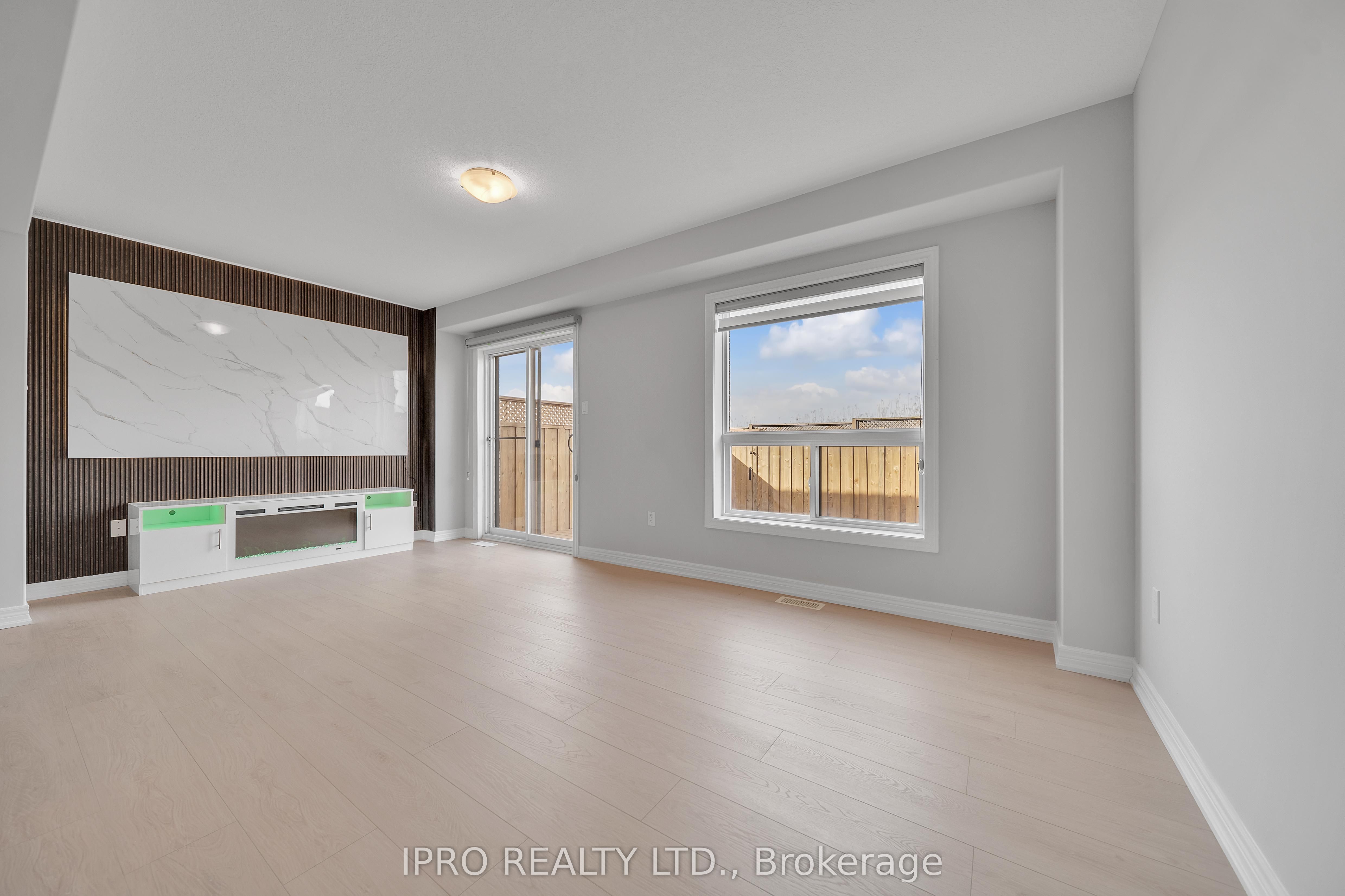 124 Parkinson Cres Property Photo 11