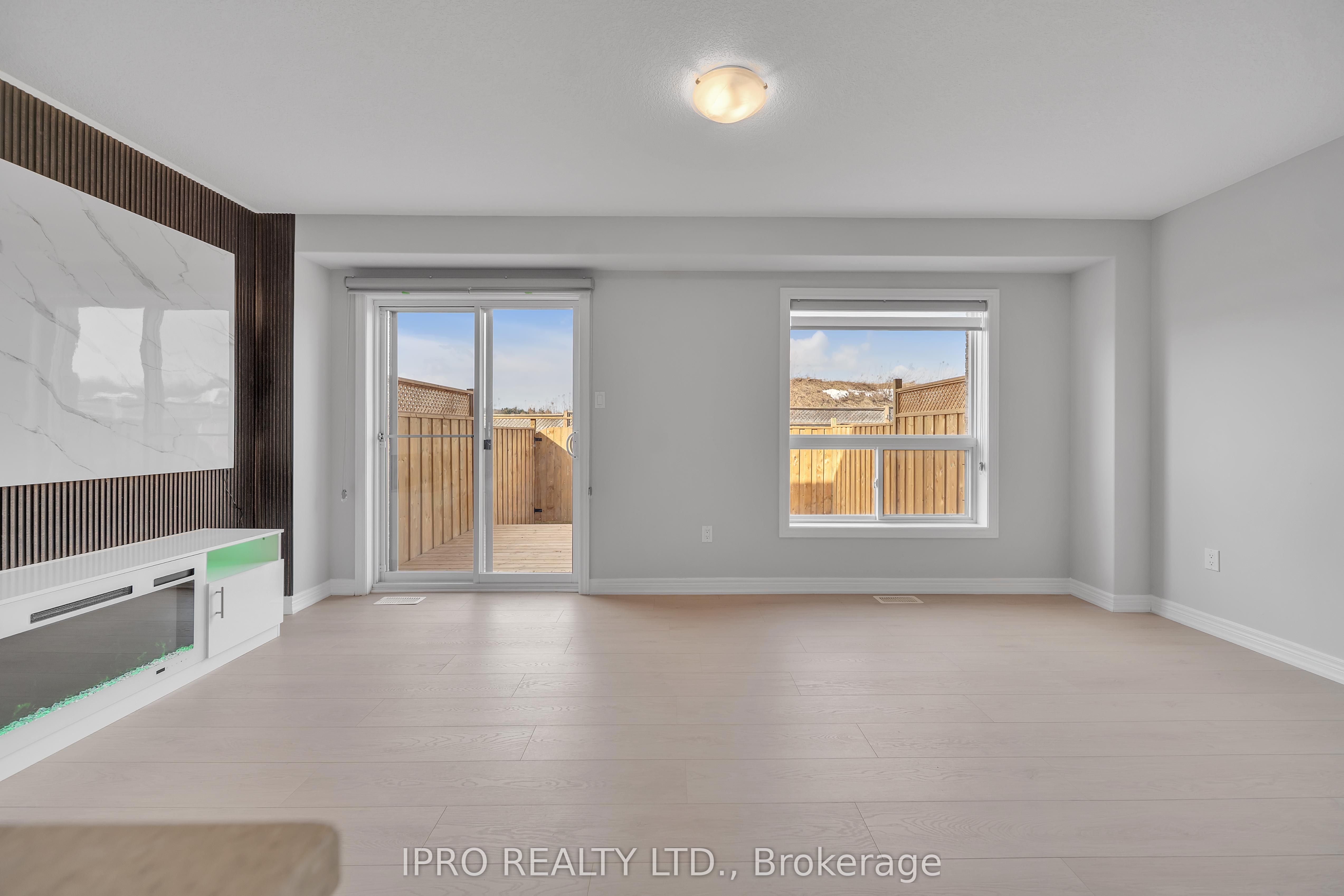 124 Parkinson Cres Property Photo 15