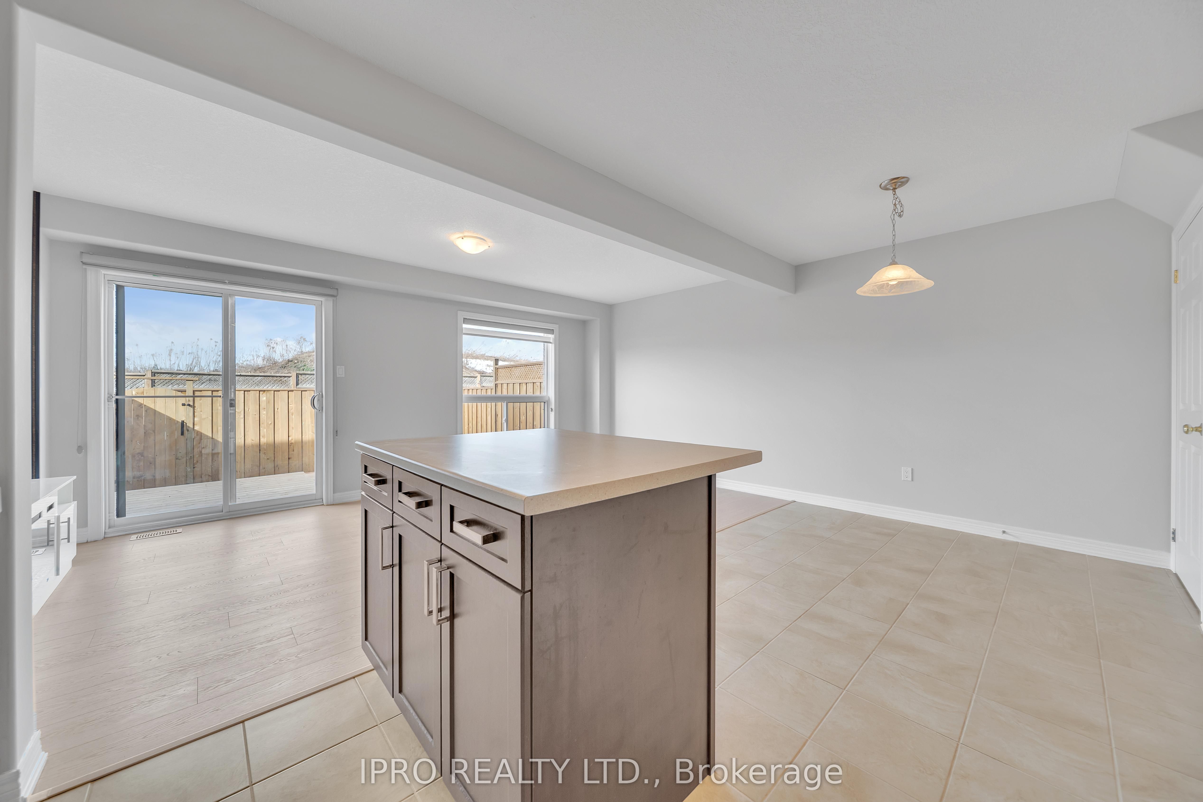 124 Parkinson Cres Property Photo 20