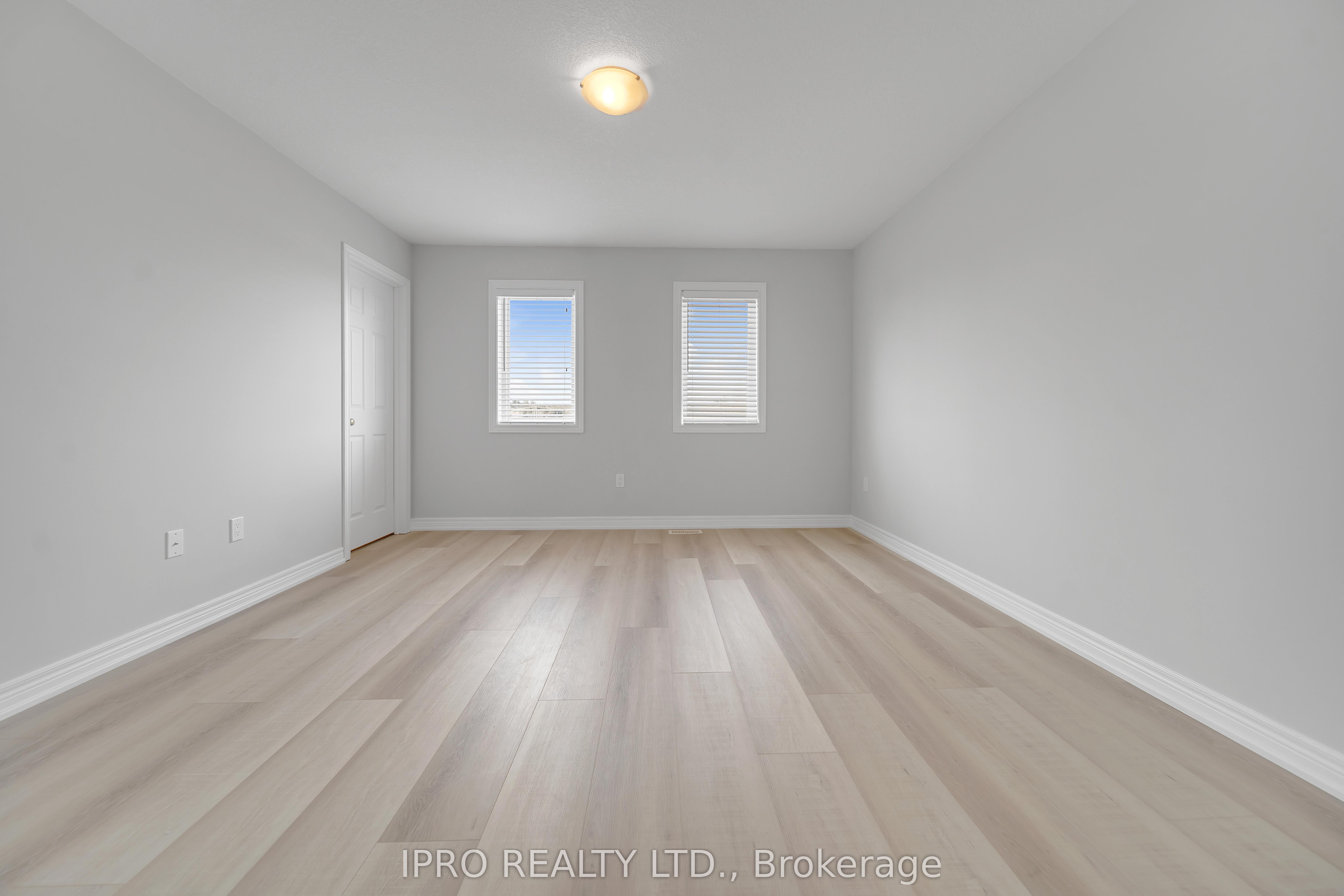 124 Parkinson Cres Property Photo 22