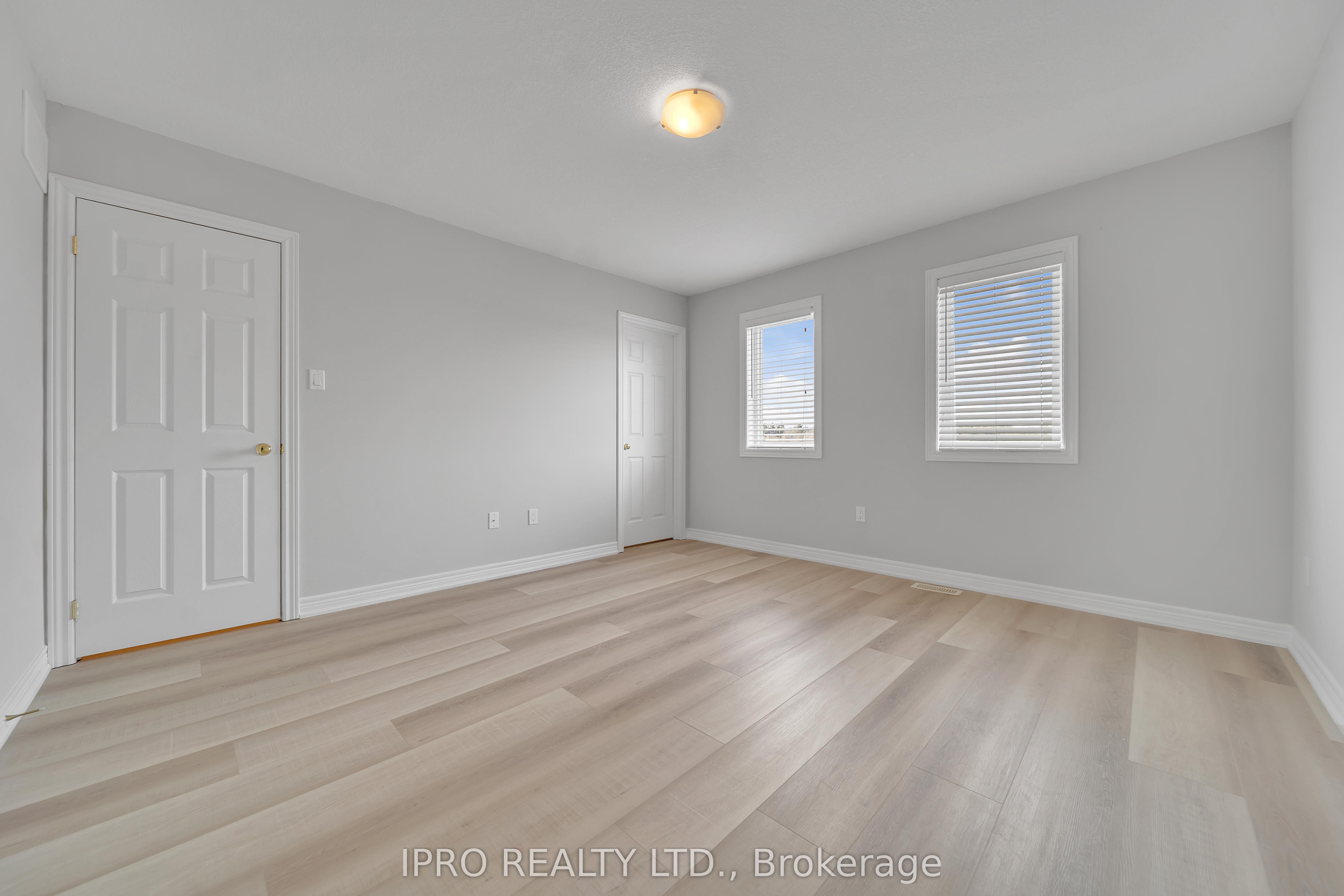124 Parkinson Cres Property Photo 23