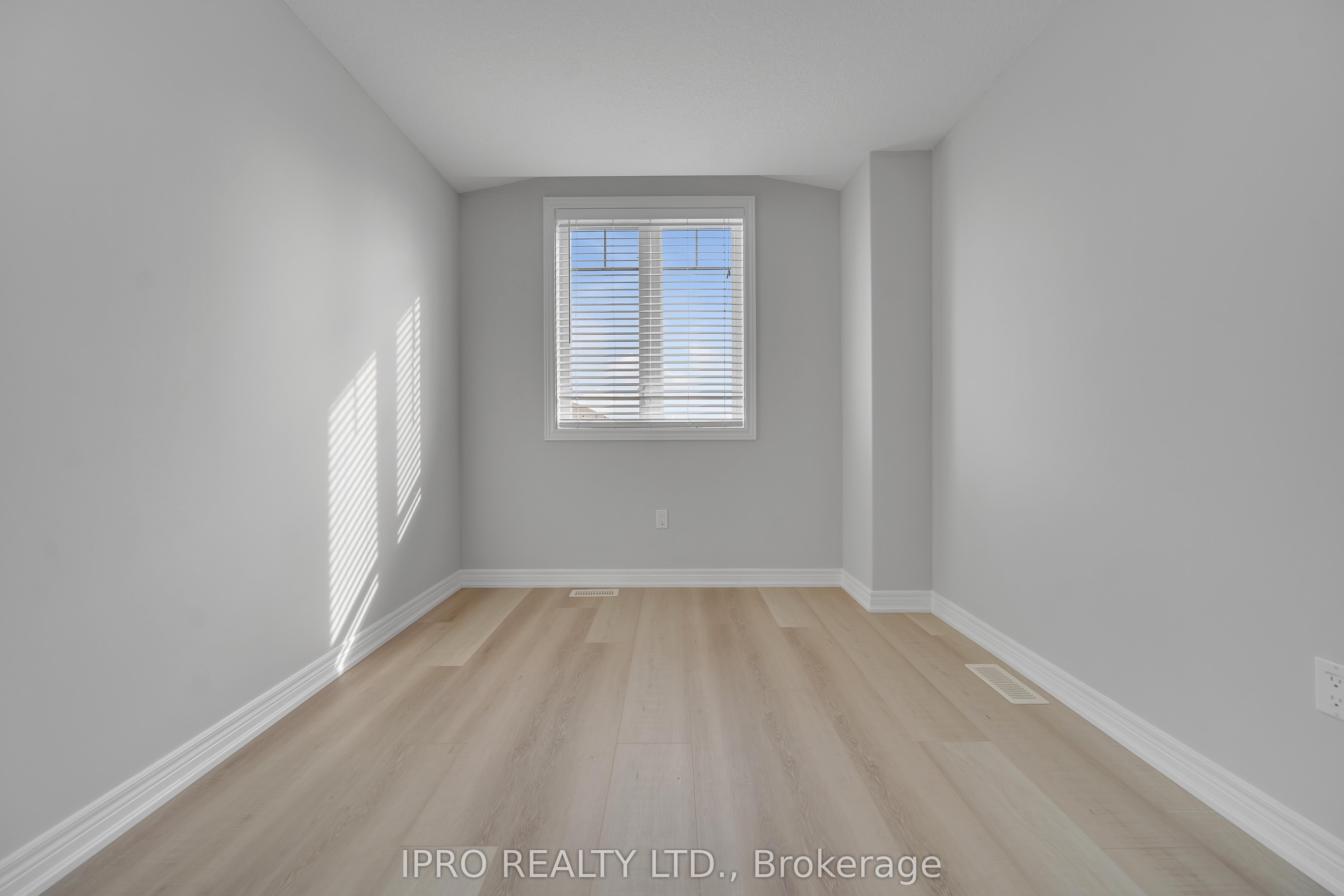 124 Parkinson Cres Property Photo 29