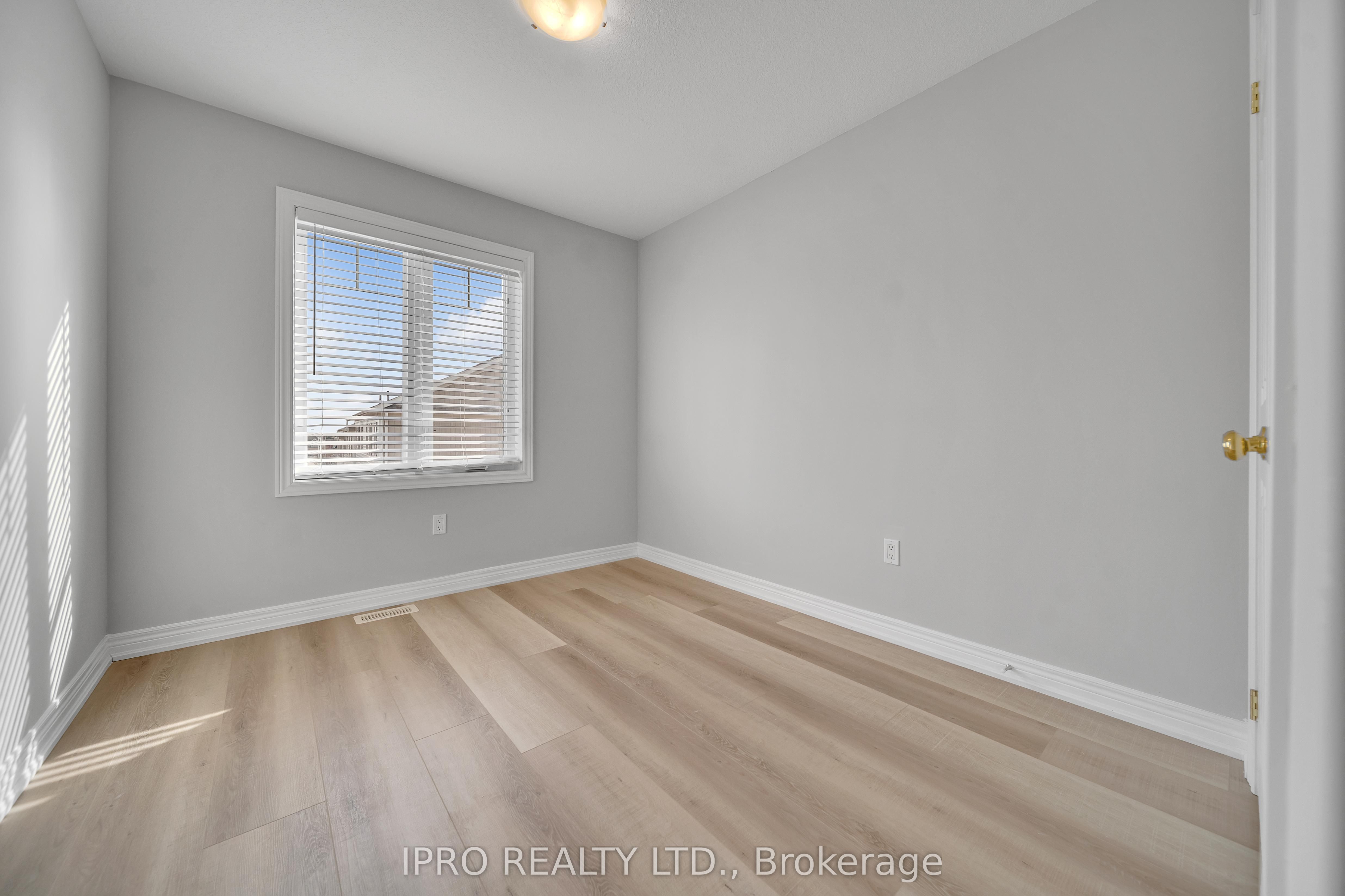124 Parkinson Cres Property Photo 31