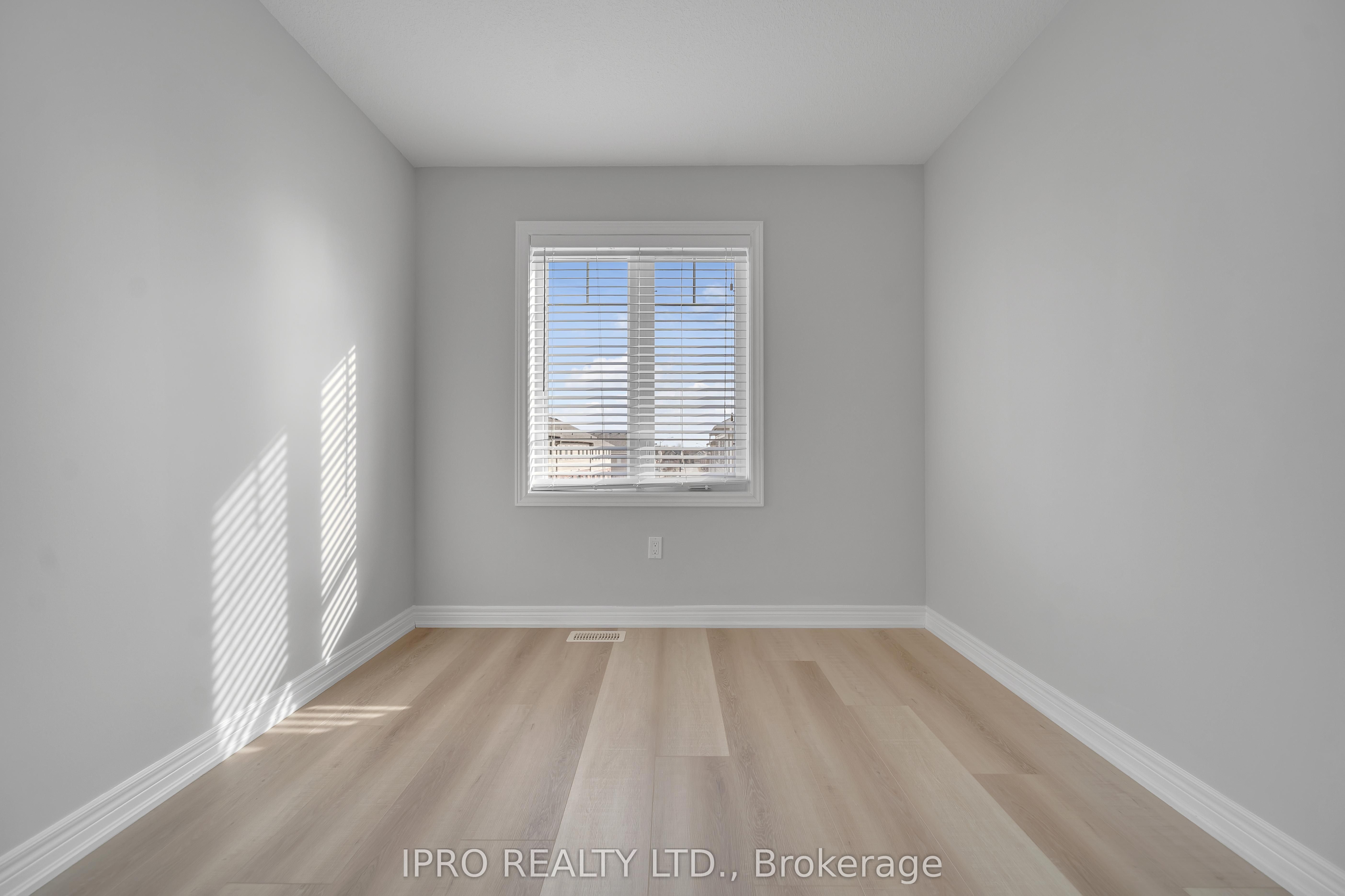 124 Parkinson Cres Property Photo 32