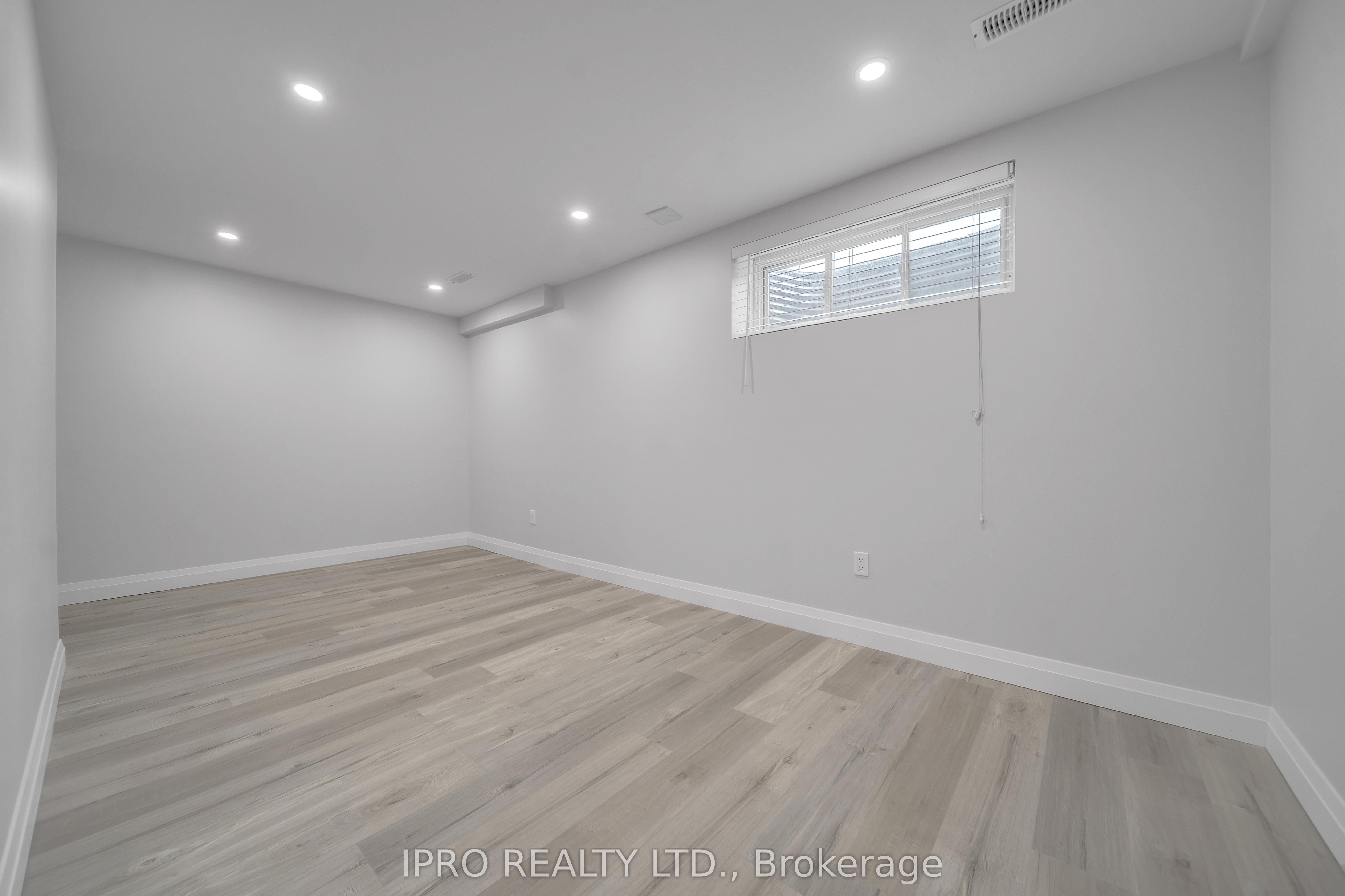 124 Parkinson Cres Property Photo 38
