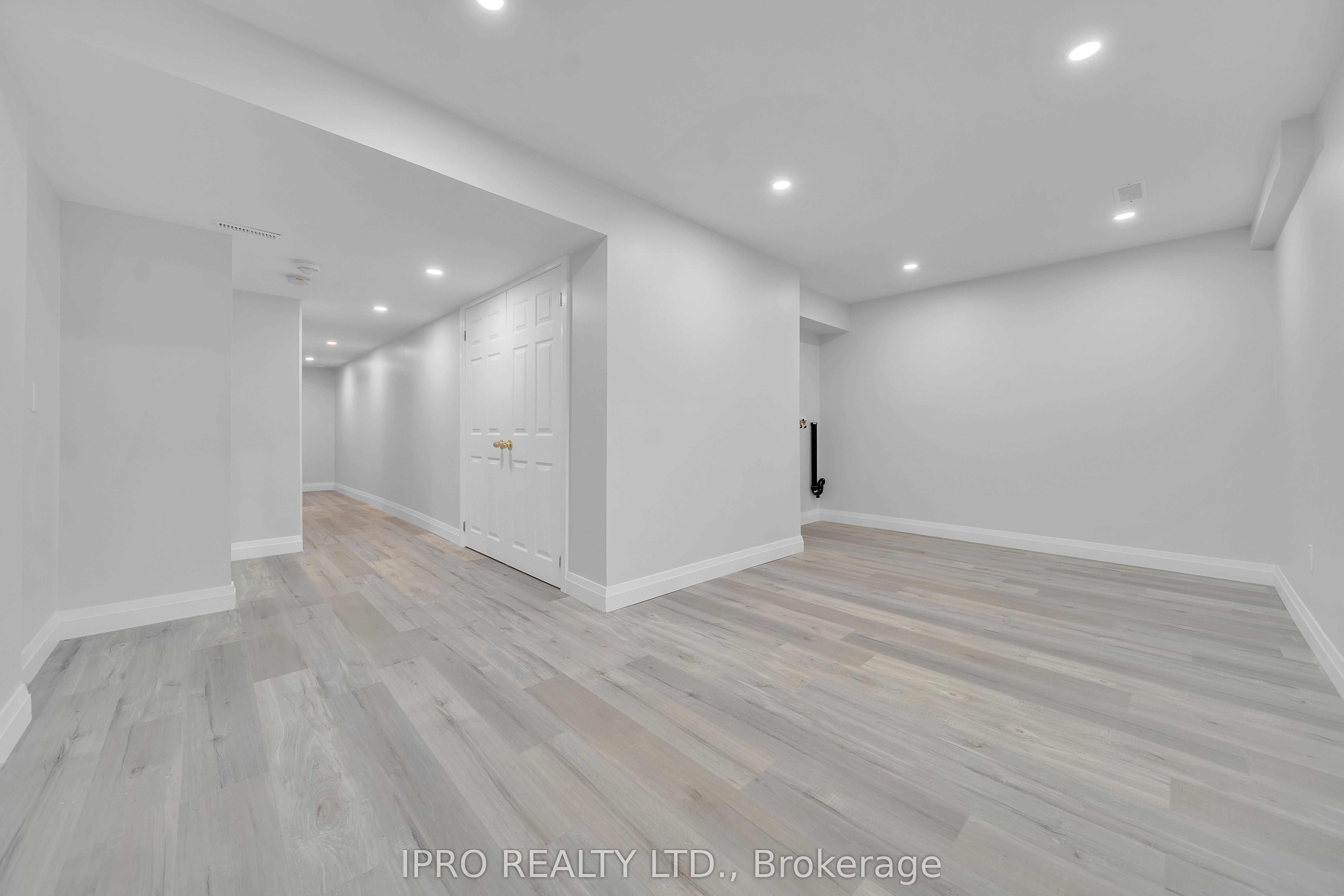 124 Parkinson Cres Property Photo 39