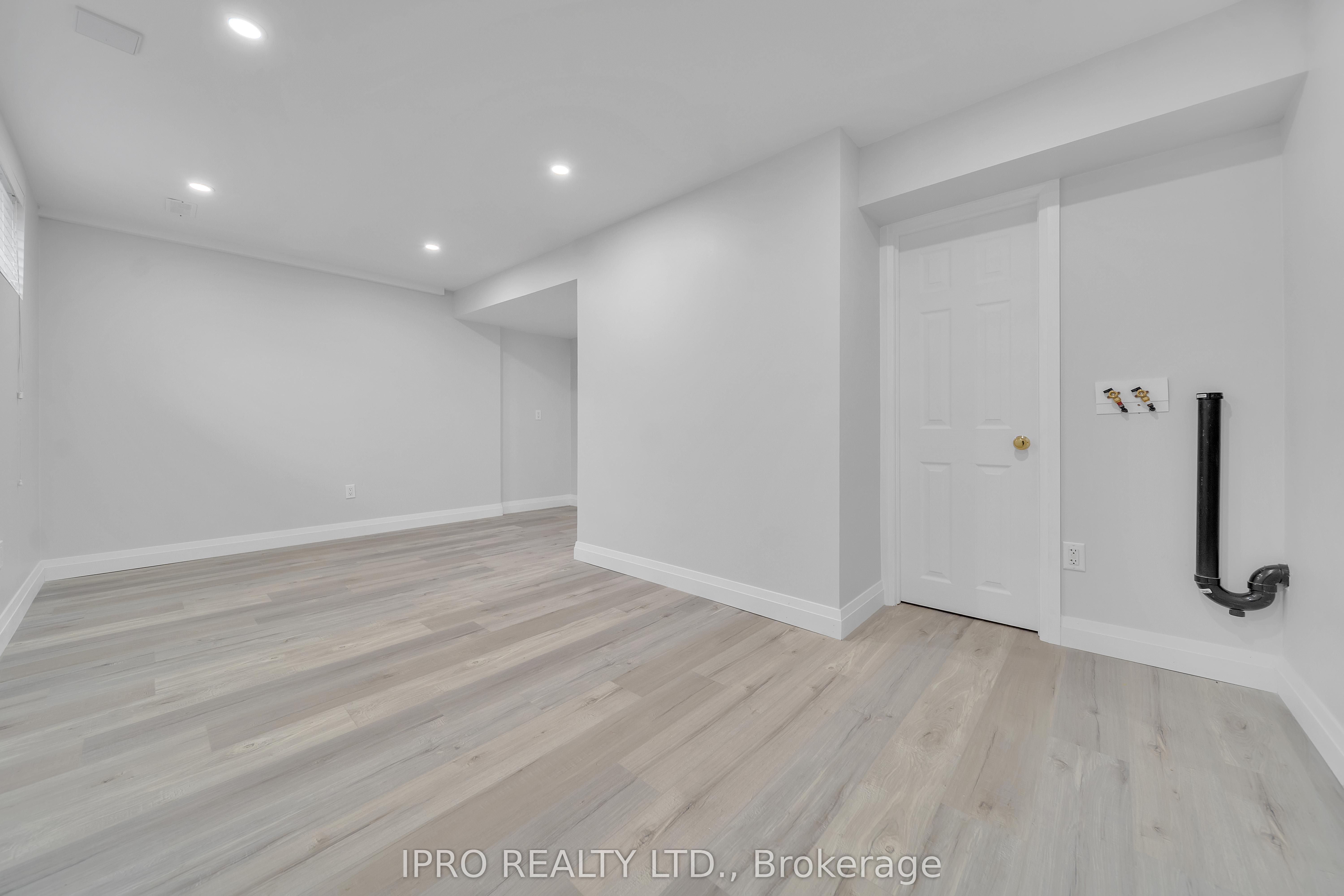 124 Parkinson Cres Property Photo 40