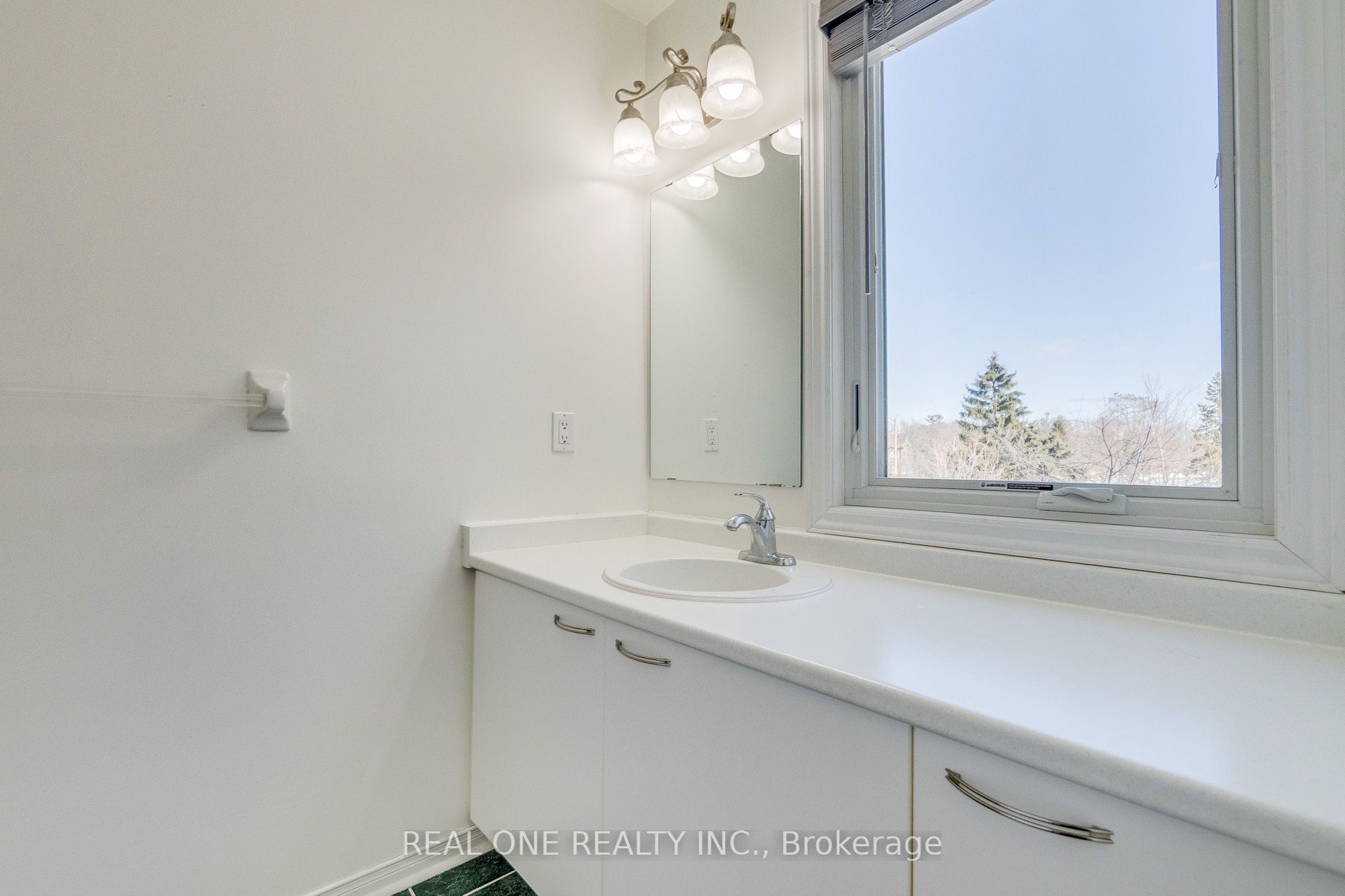 1132 Westview Terrace Property Photo 17