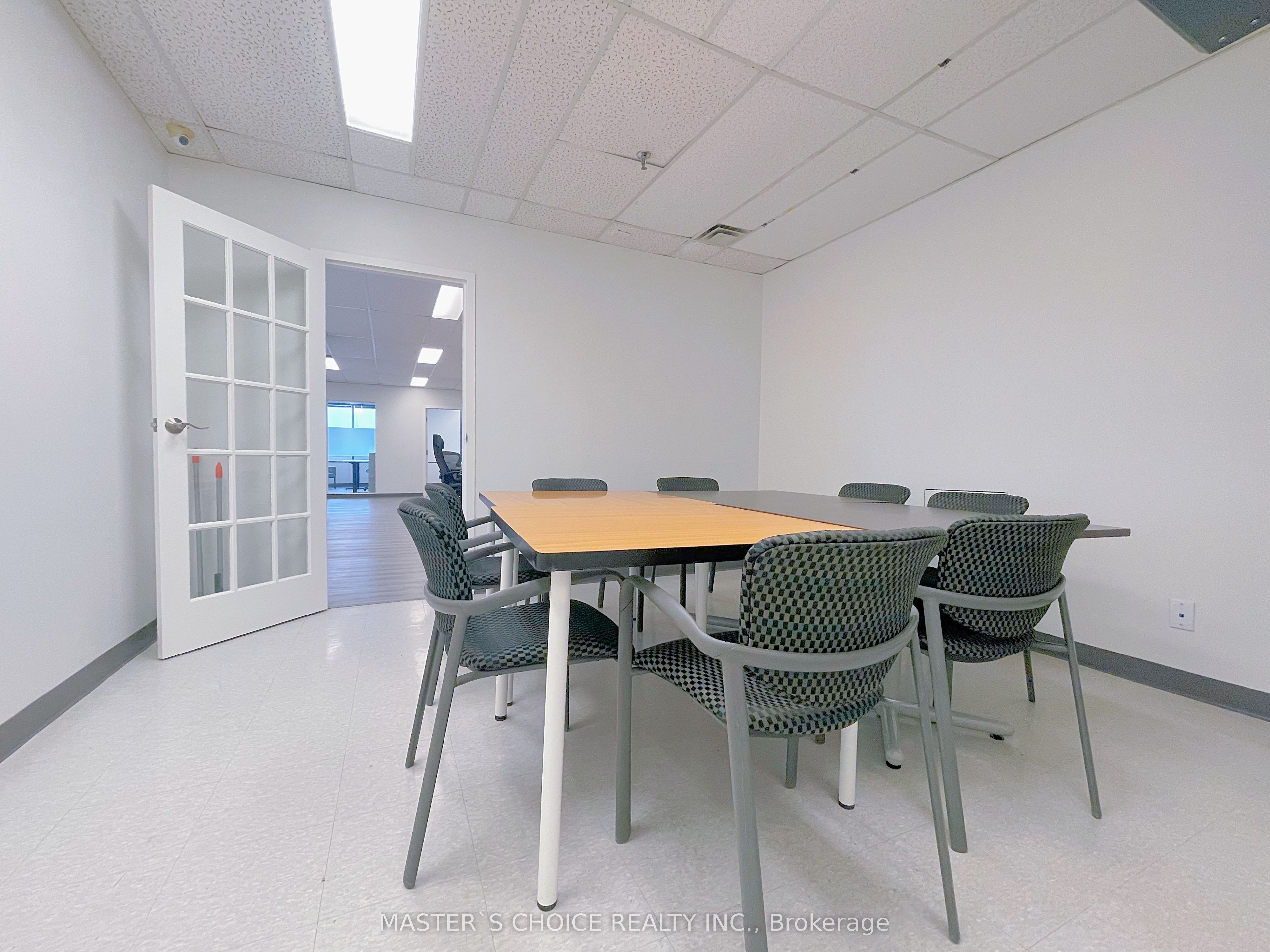 160 Traders Boulevard E 205 Property Photo 6