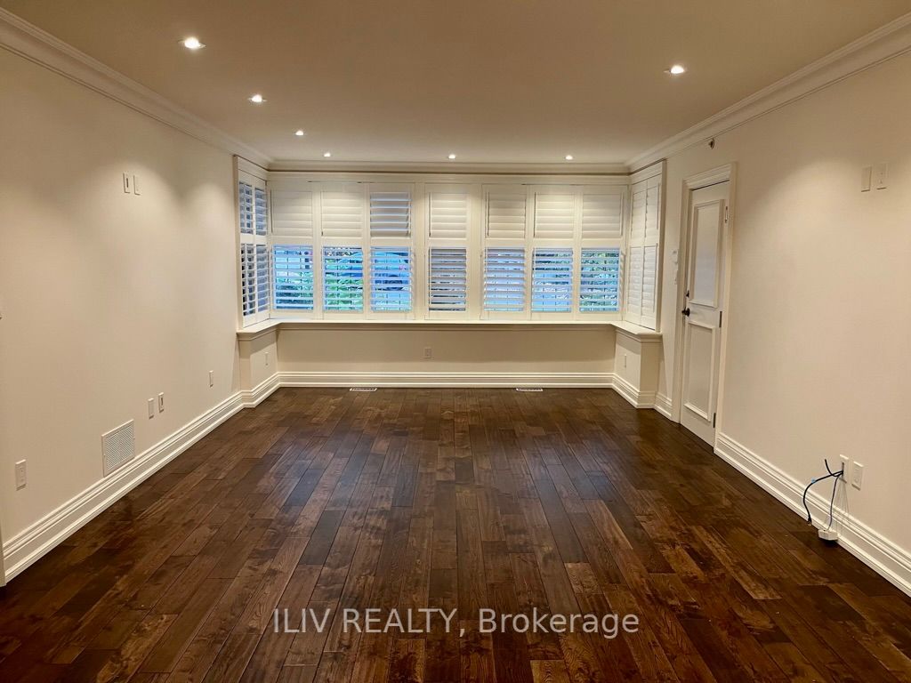 309 Riverside Drive Property Photo 10