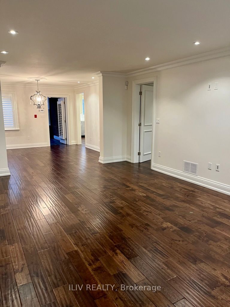 309 Riverside Drive Property Photo 11