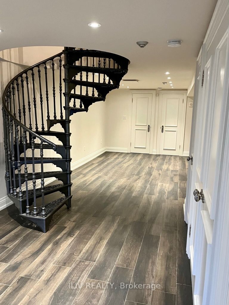 309 Riverside Drive Property Photo 18
