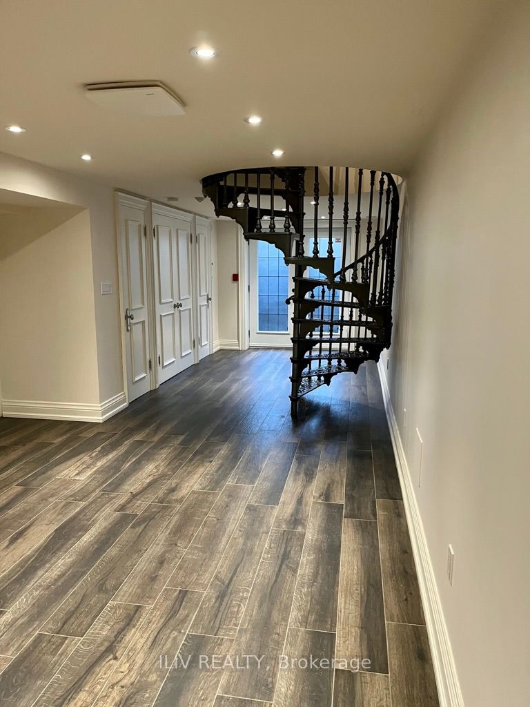 309 Riverside Drive Property Photo 19