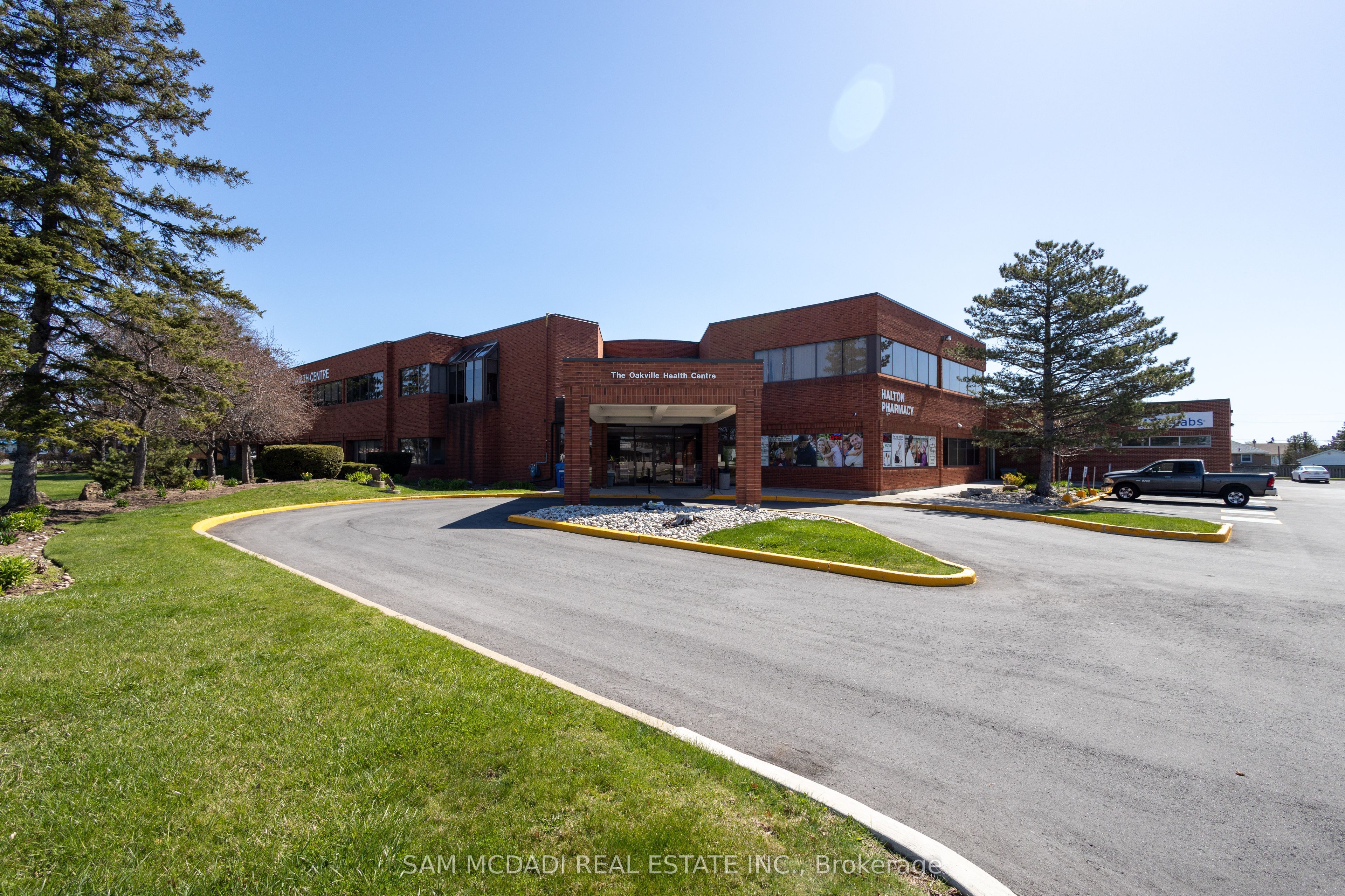 1060 Speers Rd Property Photo 1